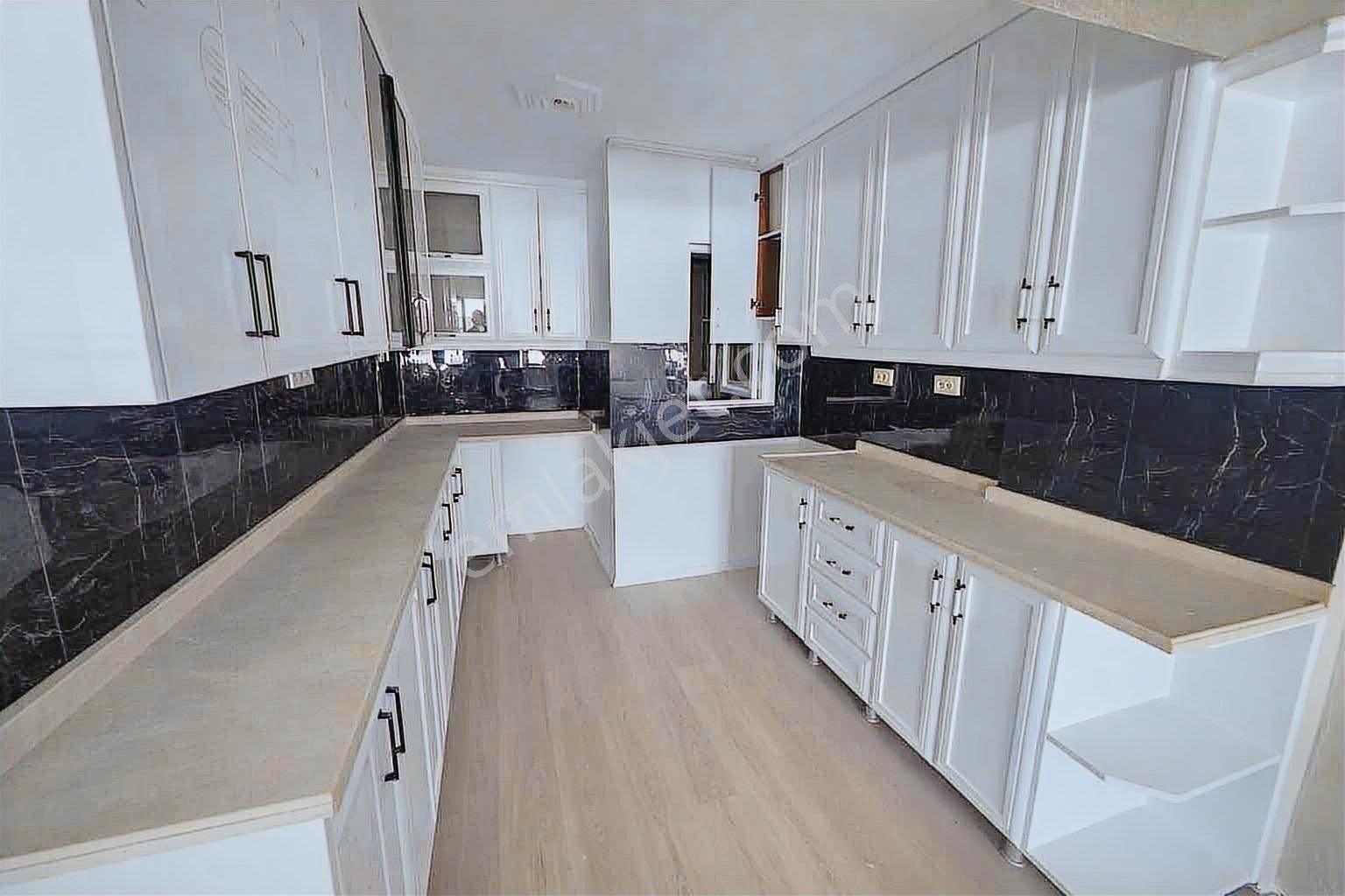 Marvera' Dan Kiralık Marmaris Merkezde 3+1 Boş Daire