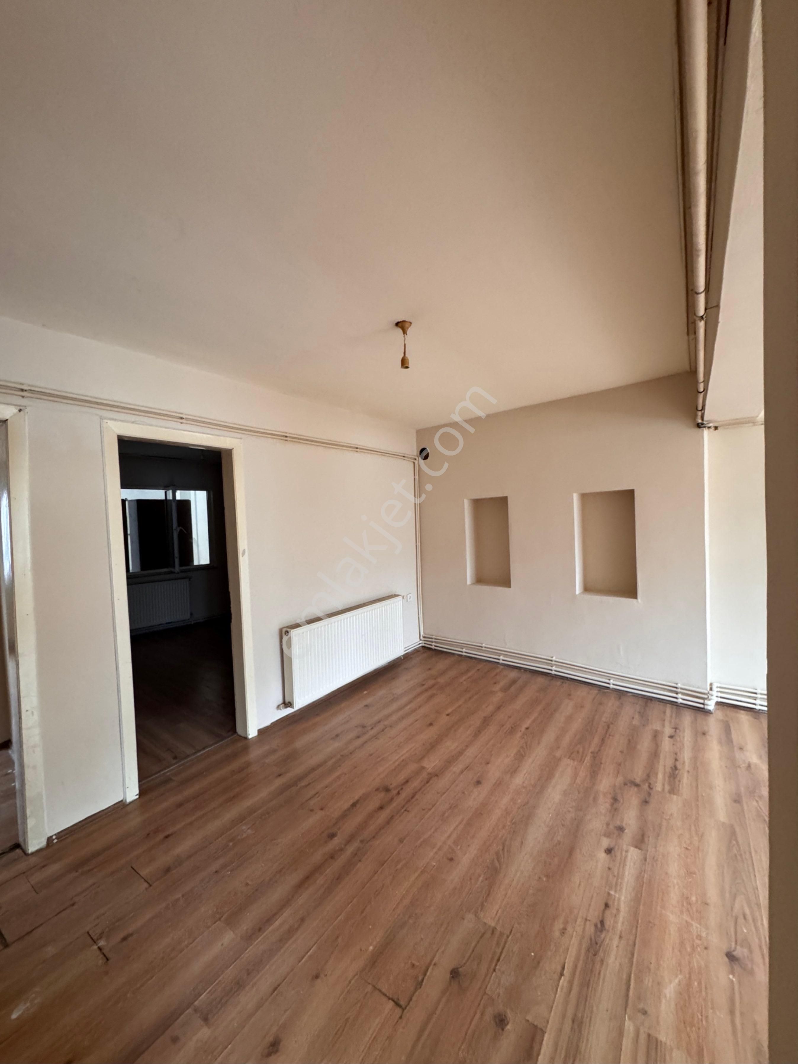 Merkezi Konumda Ferah 3+1 Ulaşıma Yakın Kiralık Daire - Görsel 12