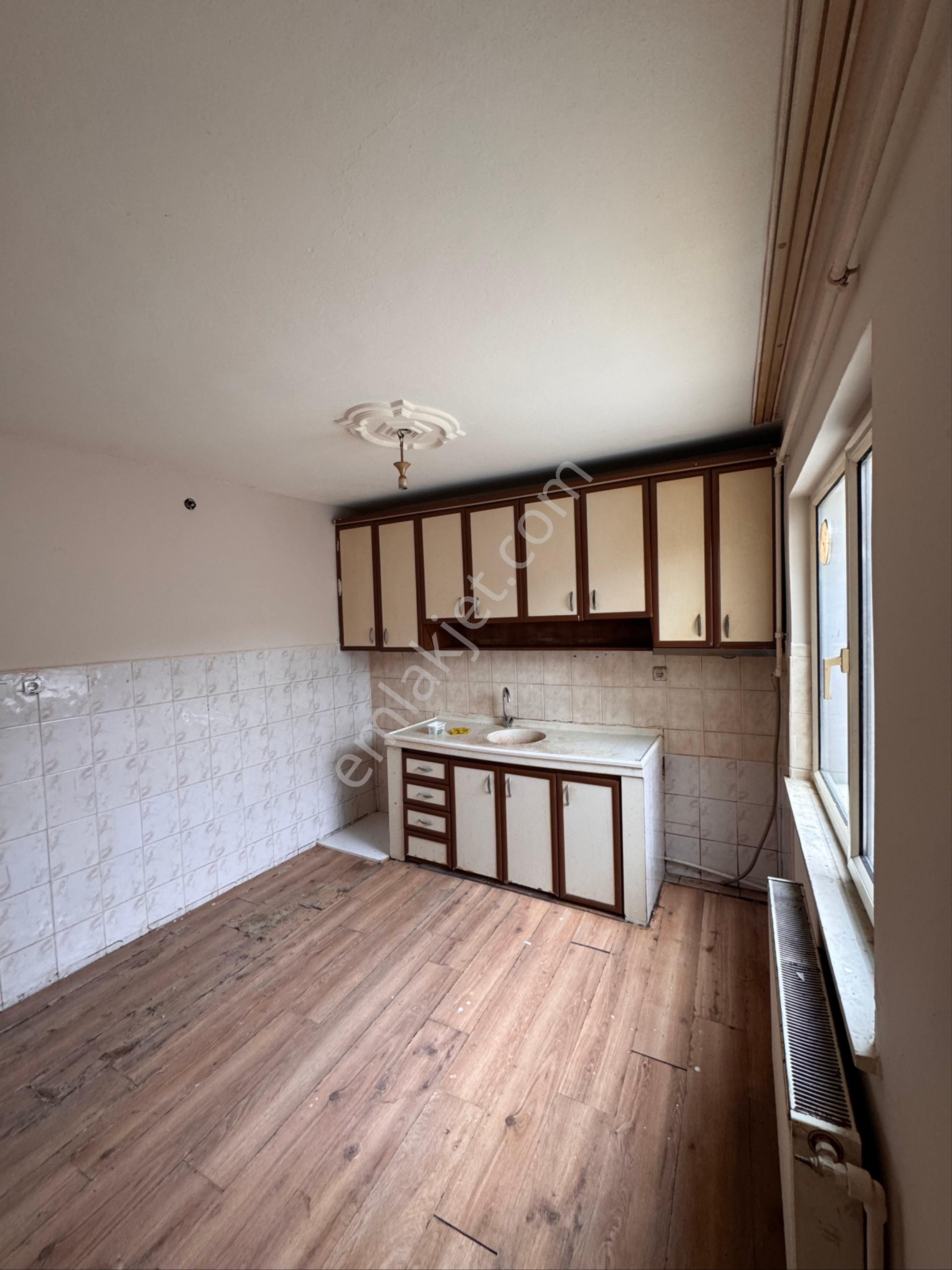 Merkezi Konumda Ferah 3+1 Ulaşıma Yakın Kiralık Daire - Görsel 6