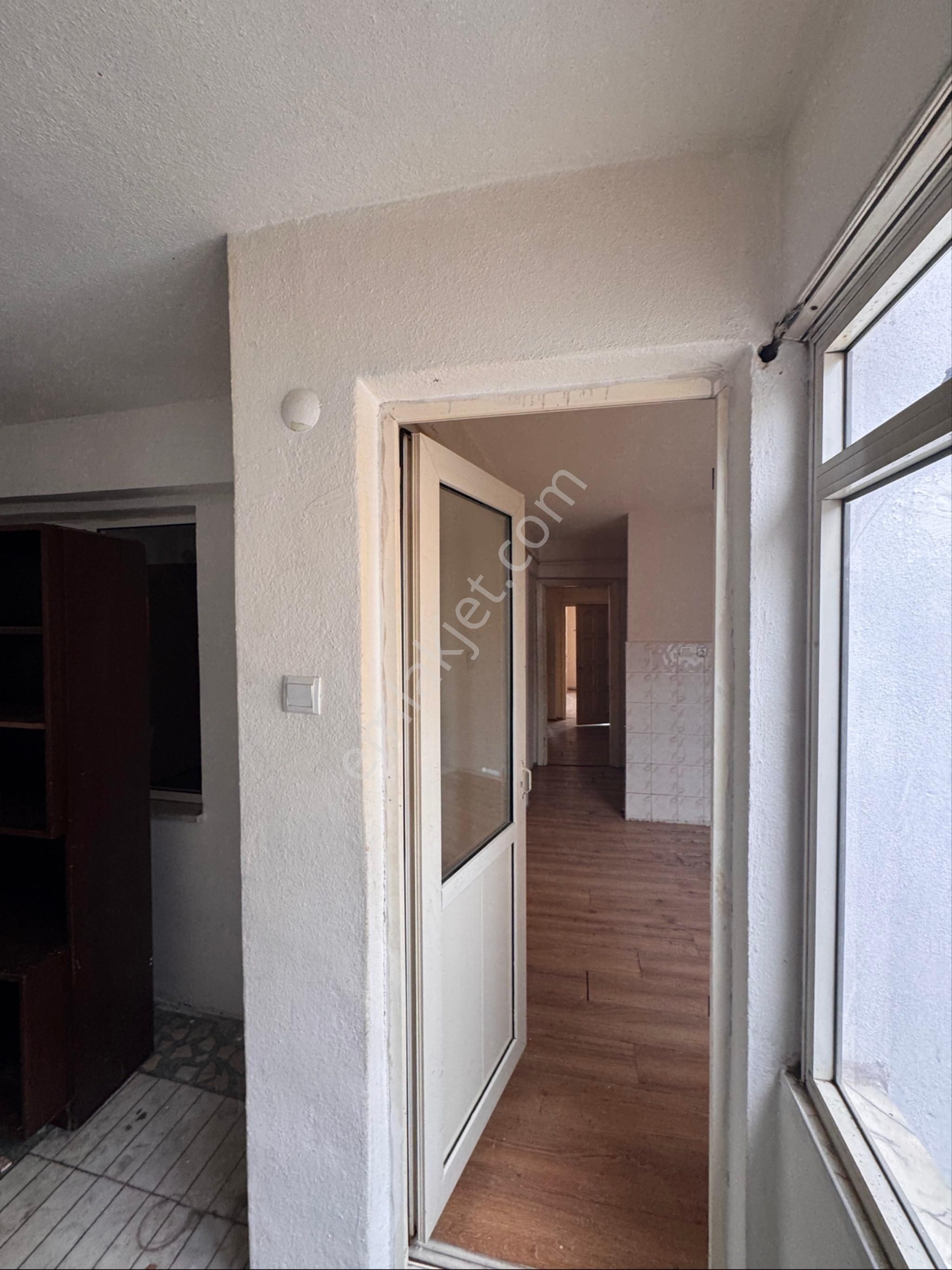 Merkezi Konumda Ferah 3+1 Ulaşıma Yakın Kiralık Daire - Görsel 3