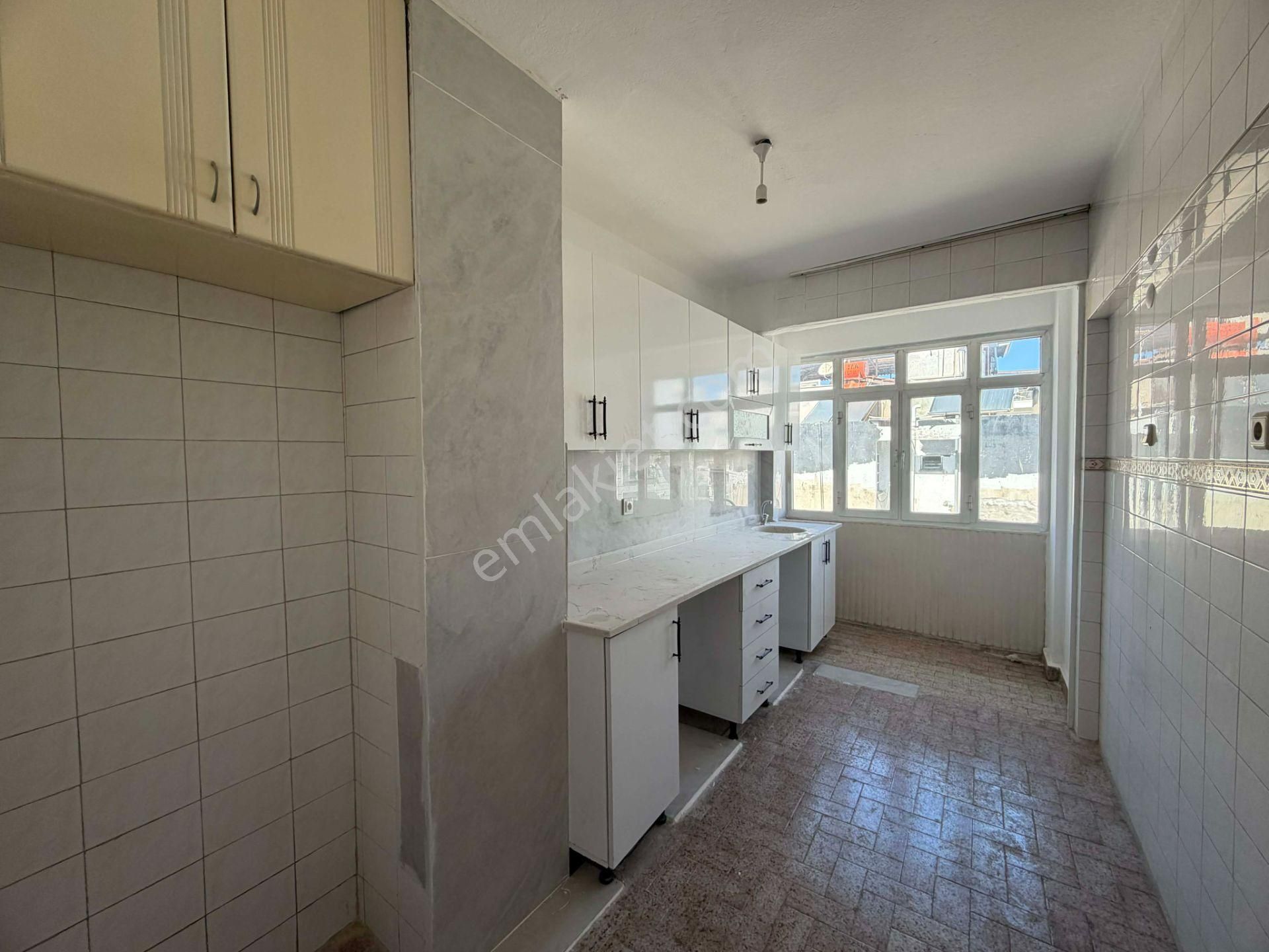 Şafak Emlak Kiralık Muratpaşa Mah. 3. Kat 2+1 90m2 Asansörsüz - Görsel 4