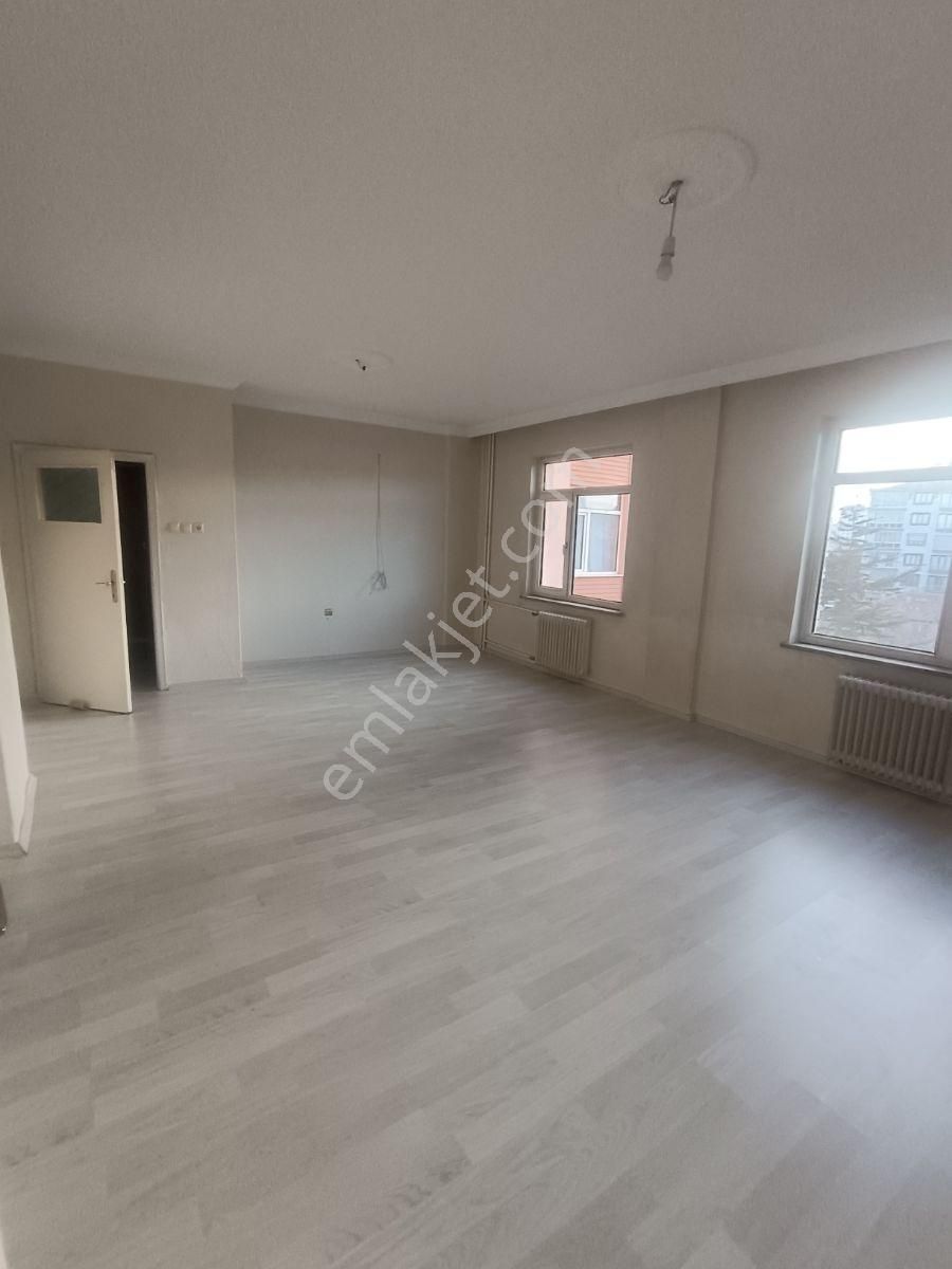 Site İçerisinde Aile Apartmanında Kiralık Bakımlı Daire - Görsel 19