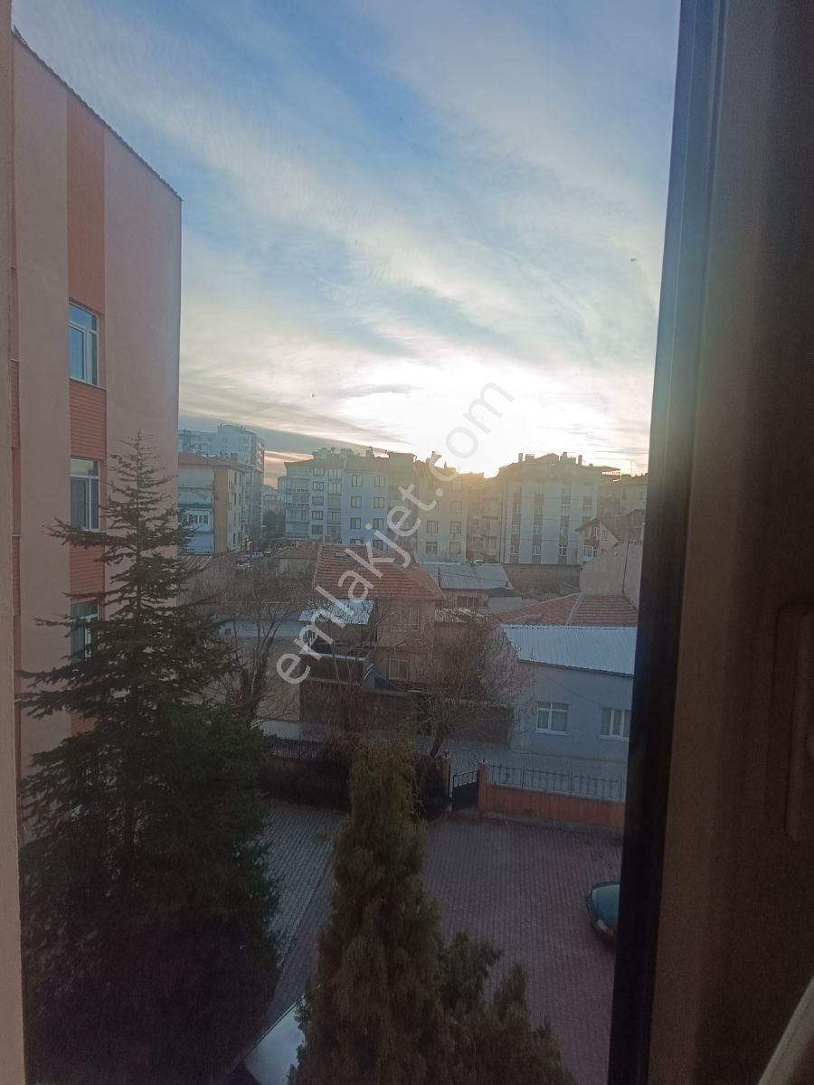 Site İçerisinde Aile Apartmanında Kiralık Bakımlı Daire - Görsel 3