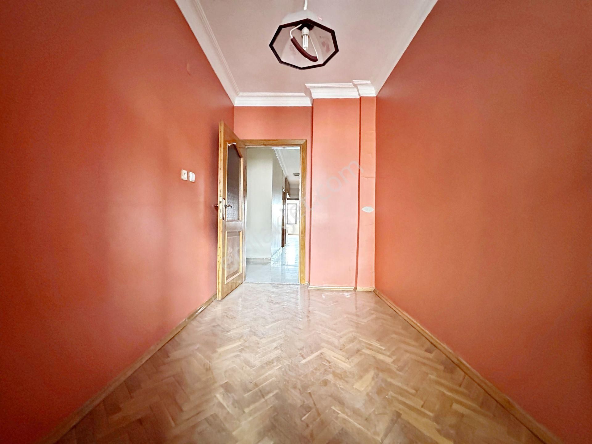 Bahçelievler Talatpaşa'da Açık Otoparklı 3+1 Kiralık Daire - Görsel 23