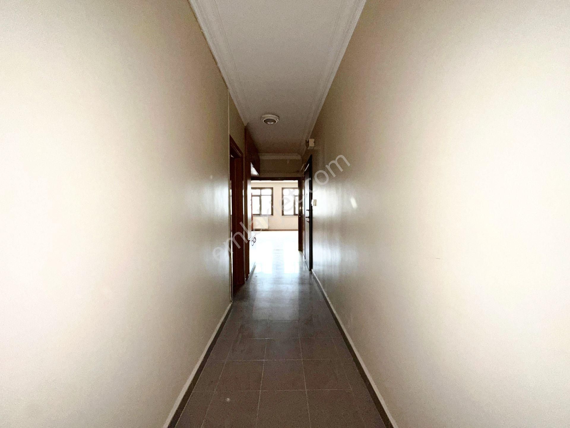 Bahçelievler Talatpaşa'da Açık Otoparklı 3+1 Kiralık Daire - Görsel 26