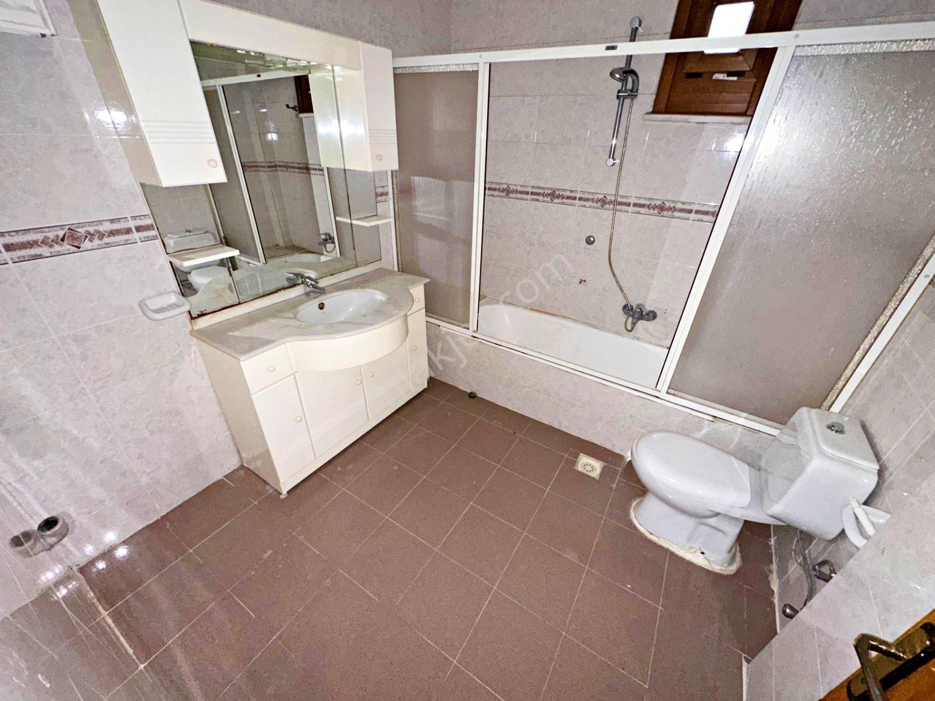 Bahçelievler Talatpaşa'da Açık Otoparklı 3+1 Kiralık Daire - Görsel 20