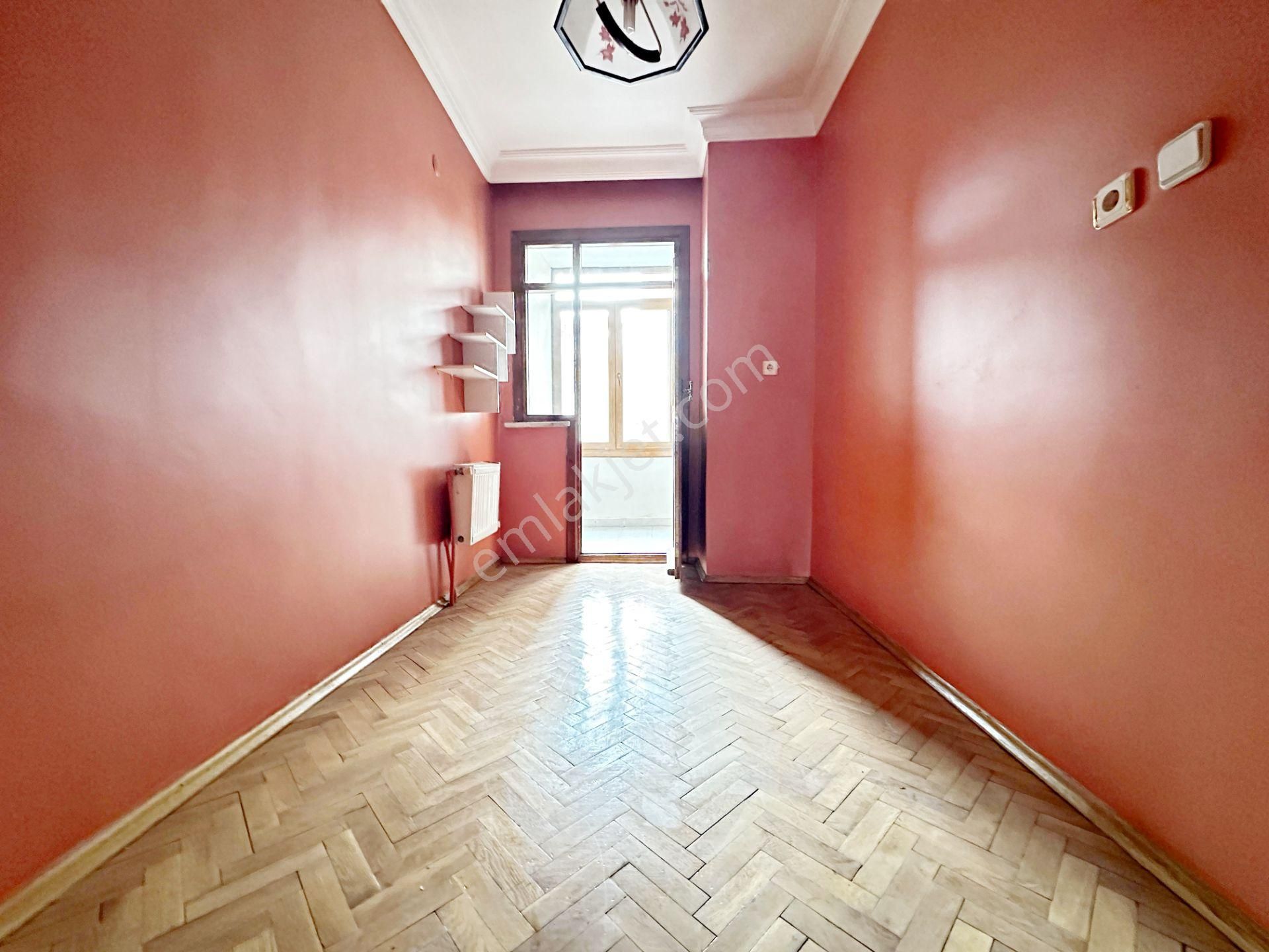 Bahçelievler Talatpaşa'da Açık Otoparklı 3+1 Kiralık Daire - Görsel 24