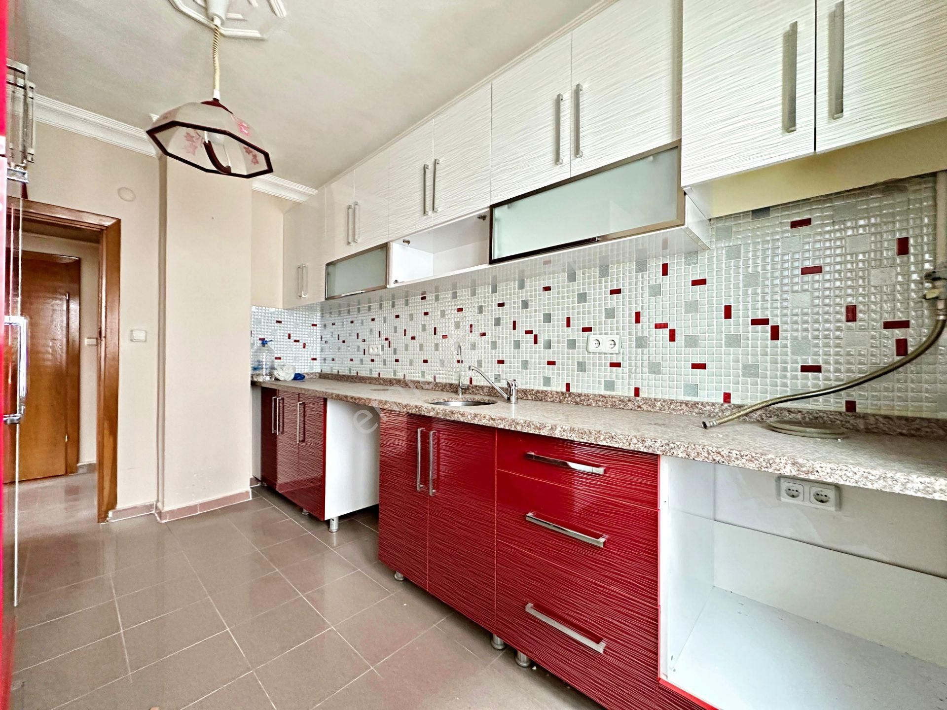 Bahçelievler Talatpaşa'da Açık Otoparklı 3+1 Kiralık Daire - Görsel 13