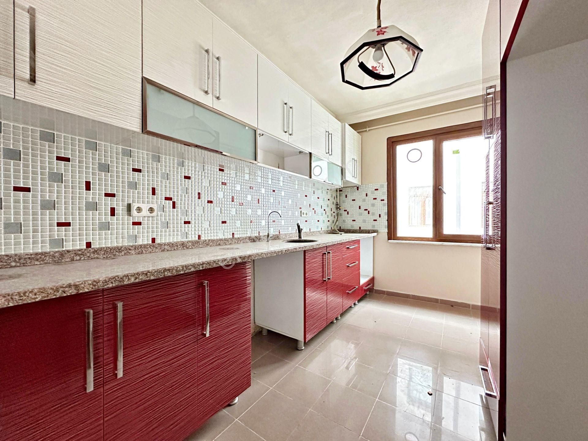 Bahçelievler Talatpaşa'da Açık Otoparklı 3+1 Kiralık Daire - Görsel 12