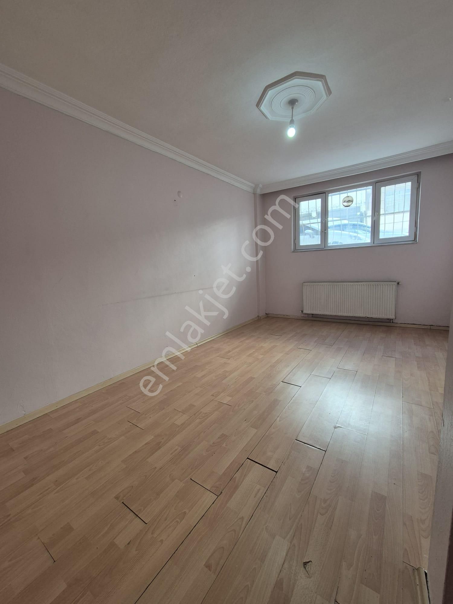 Küçükköy Merkezine Yakın Kiralık Boş Daire....(özel Duygu Hastanesinin 3 Sokak Yukarısında...