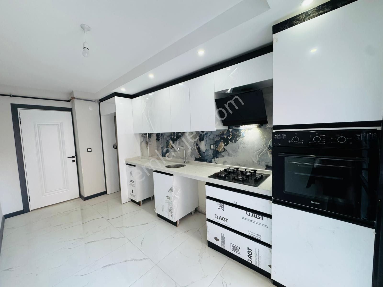 Merpa'dan_bağlık Mah'de Avm.'ler Bölgesinde Kiralık Sıfır_2+1