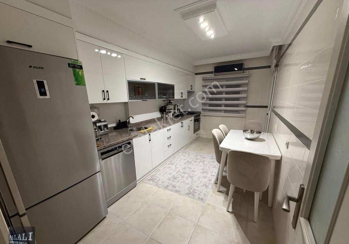 Mavi Bulvar'da Palalıdan Satılık 3+1