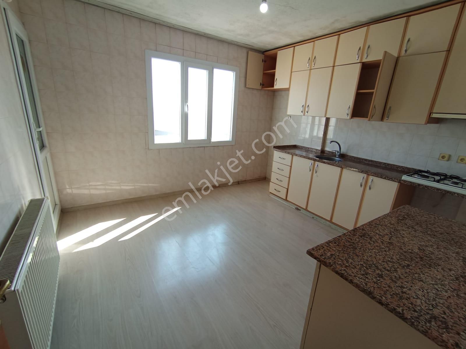 Karabağlar Bozyaka Kapalı Pazar Yeri Dibinde 3+1 125 M2 Doğalğazlı Kiralık Daire - Görsel 2