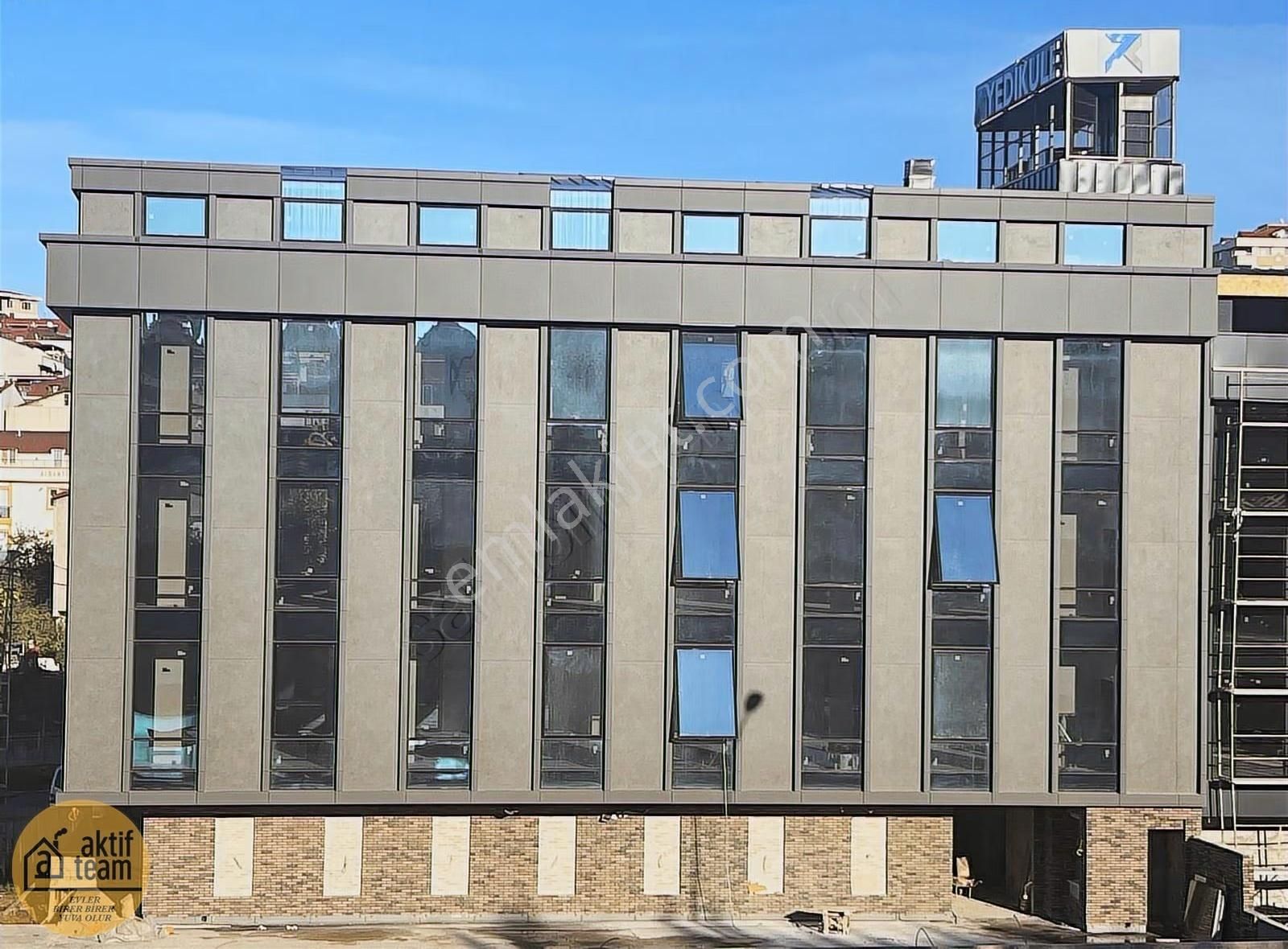 Çekmeköy Mehmet Akif Mah.şile Otoyolu Cepheli Kiralık Büro.
