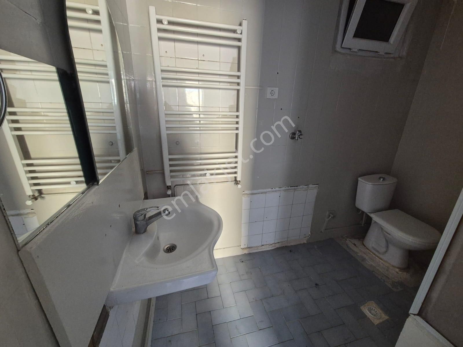 Kükürtlü Zübeyde Hanım Cad. Üzerinde Kiralık 3+1 - Görsel 18