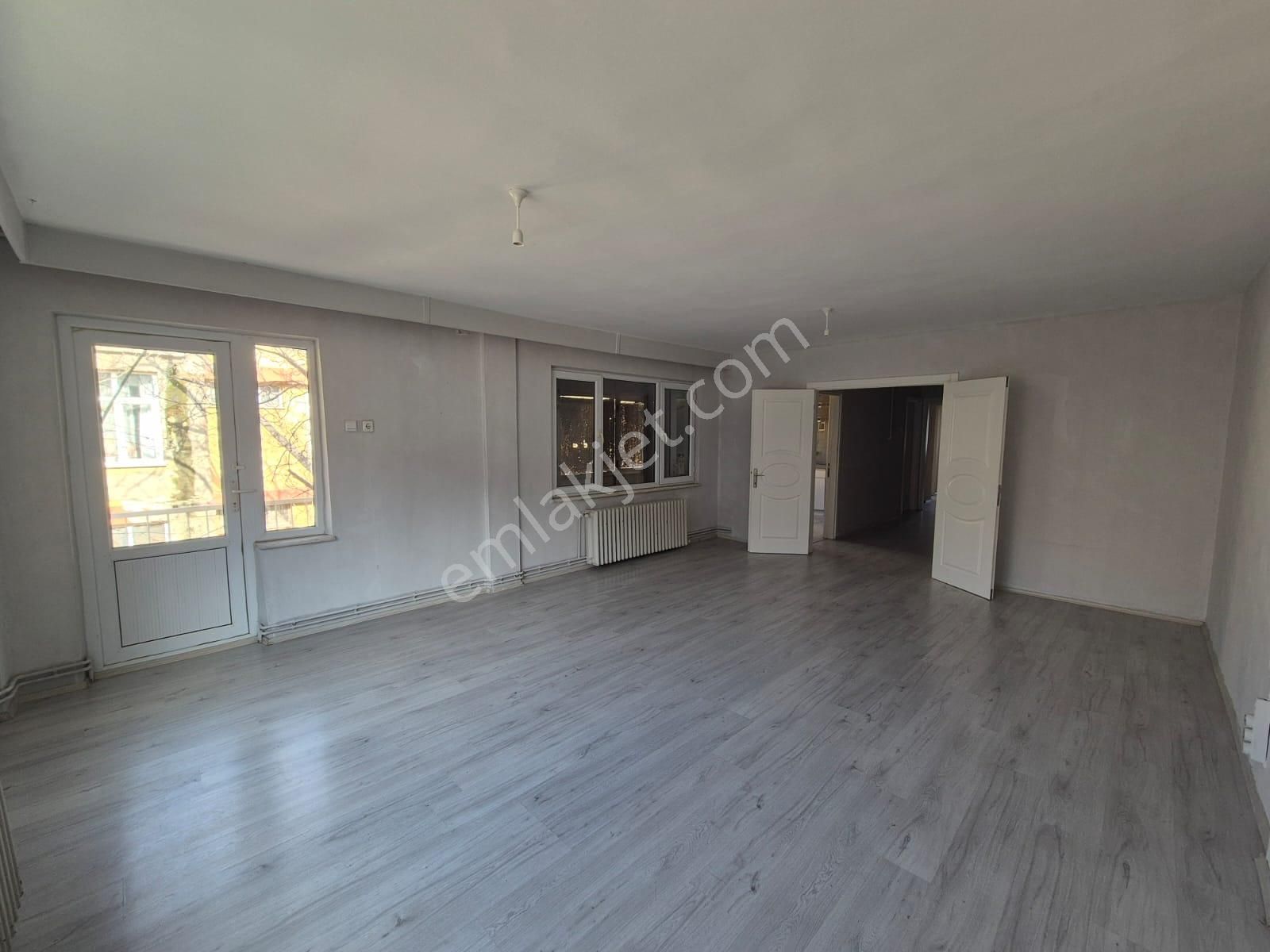 Kükürtlü Zübeyde Hanım Cad. Üzerinde Kiralık 3+1 - Görsel 21
