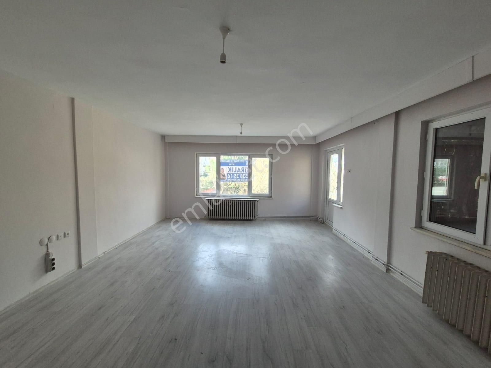 Kükürtlü Zübeyde Hanım Cad. Üzerinde Kiralık 3+1 - Görsel 4