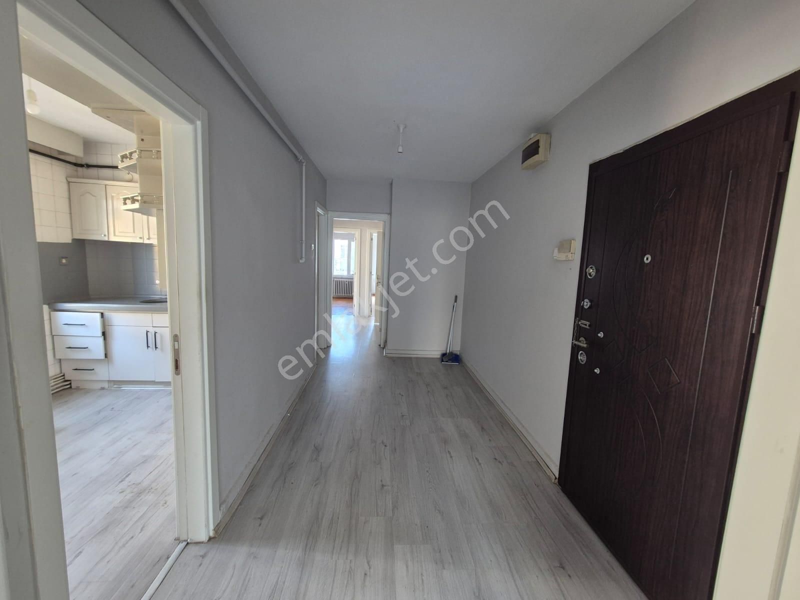 Kükürtlü Zübeyde Hanım Cad. Üzerinde Kiralık 3+1 - Görsel 19