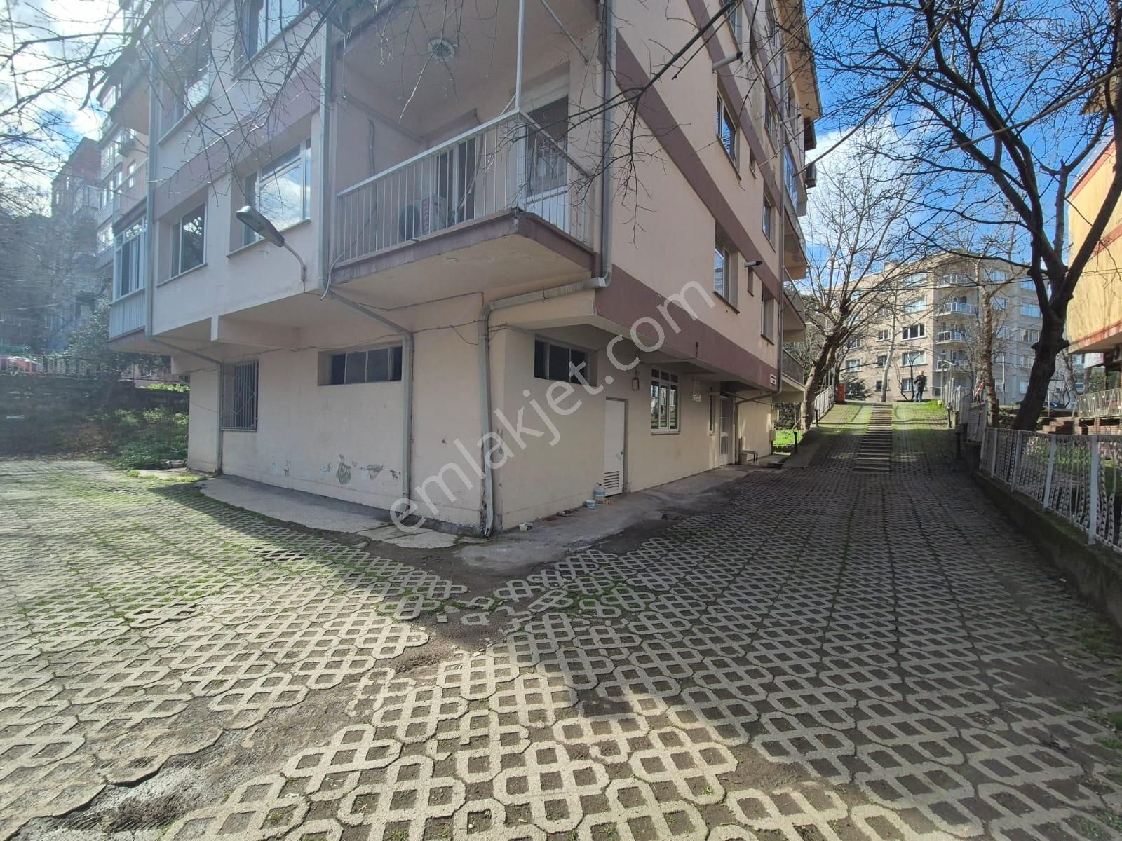 Kükürtlü Zübeyde Hanım Cad. Üzerinde Kiralık 3+1 - Görsel 13