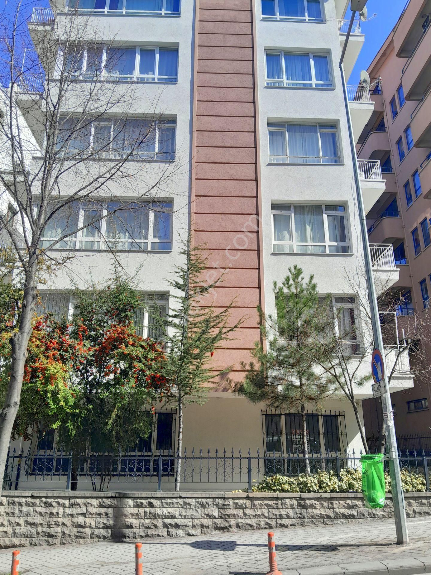 Dr.mediha Eldem Sokak'ta Kiralık Otoparklı 3+1y.giriş - Görsel 23