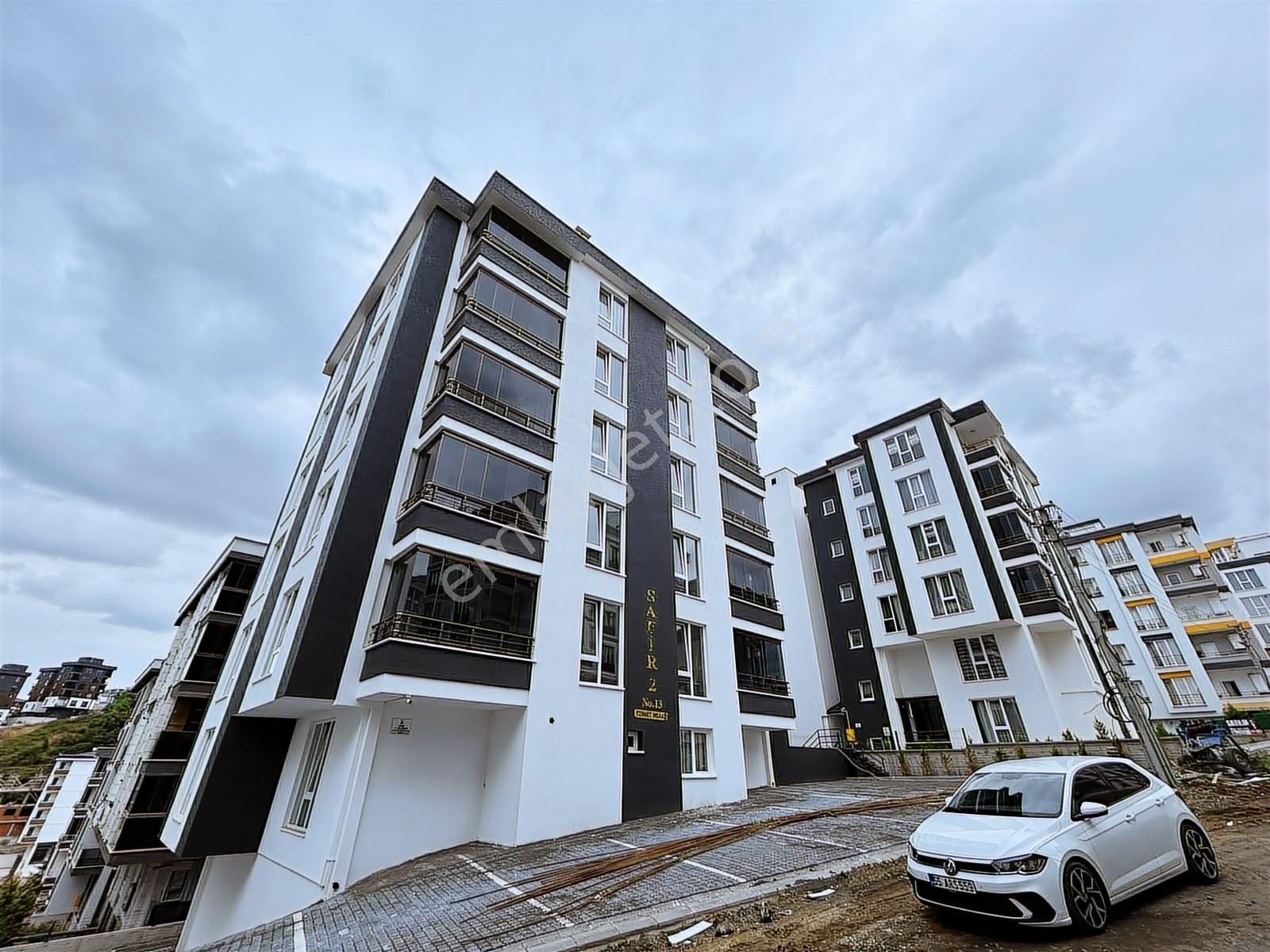 Deka Gayrimenkul'den 1+1 Eşyalı Cam Balkonlu Kombili Daire - Görsel 3