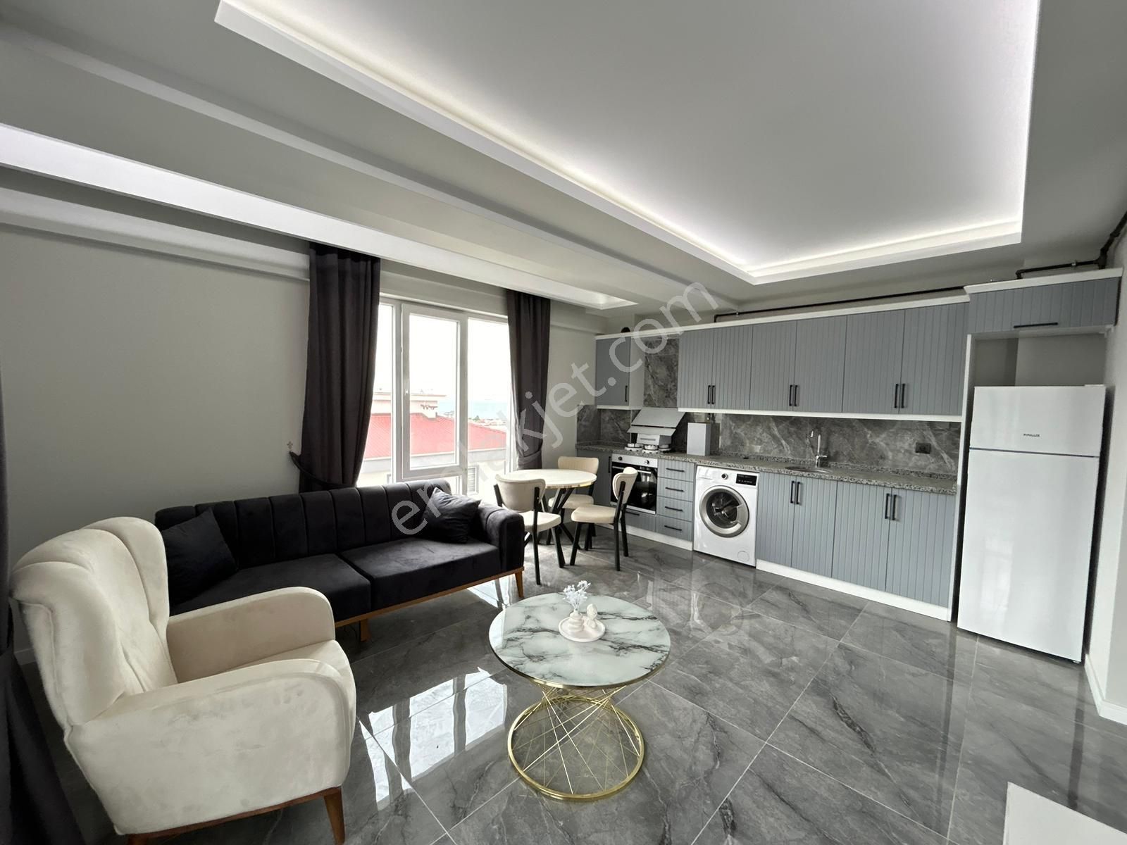 Deka Gayrimenkul'den 1+1 Eşyalı Cam Balkonlu Kombili Daire