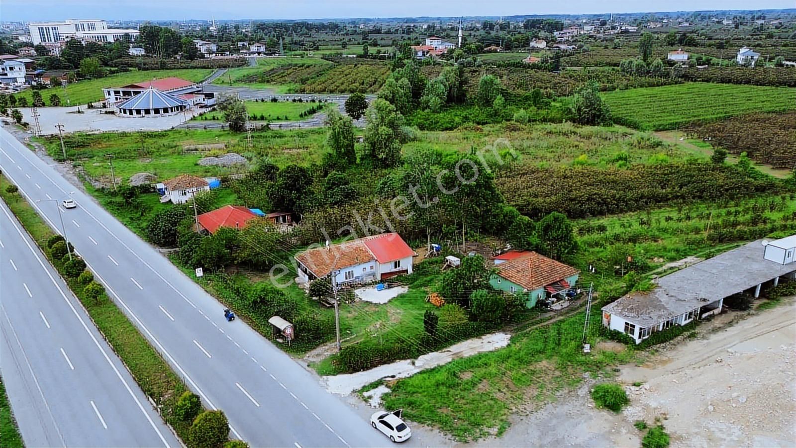 Deka Gayrimenkul'den Helvacılı'da 18.896 M² Yola Cephe Tarla - Görsel 2