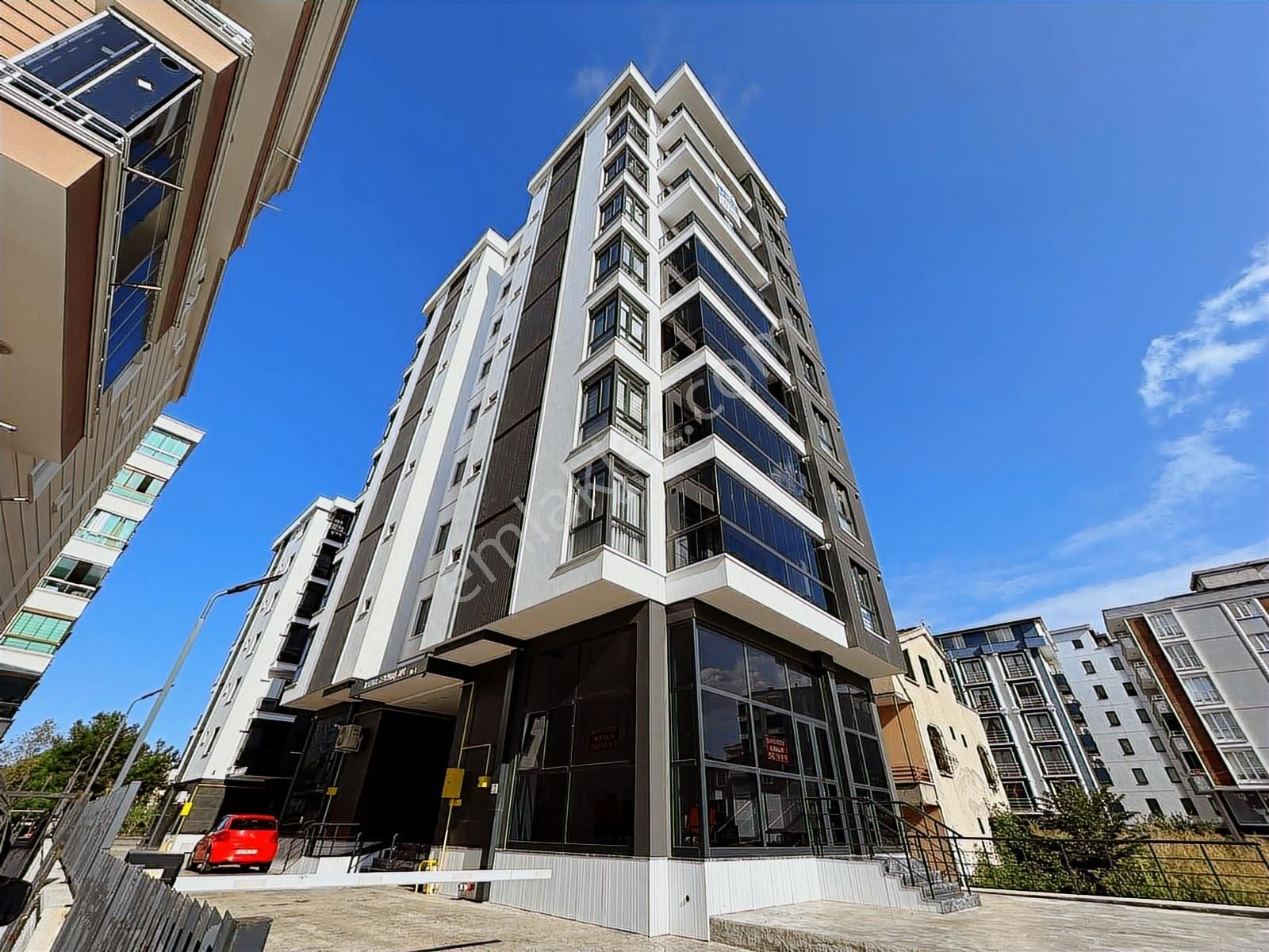 Deka Gayrimenkul'den 2+1 Atatürk Bulvarına Cephe Site İçi Daire