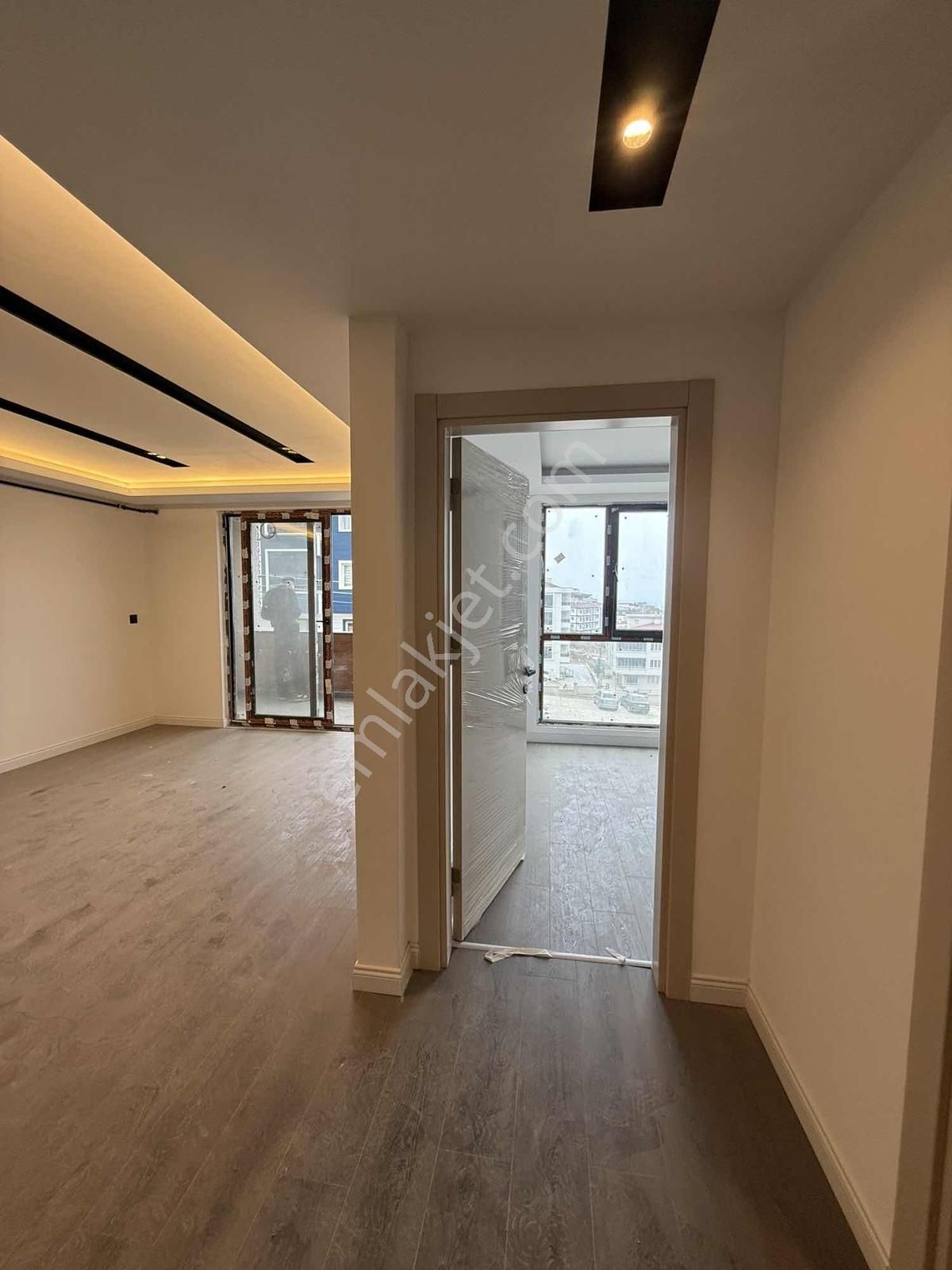 Deka Gayrimenkul'den Körfez Mah. Havuzlu Sitede Satılık 1+1 - Görsel 7