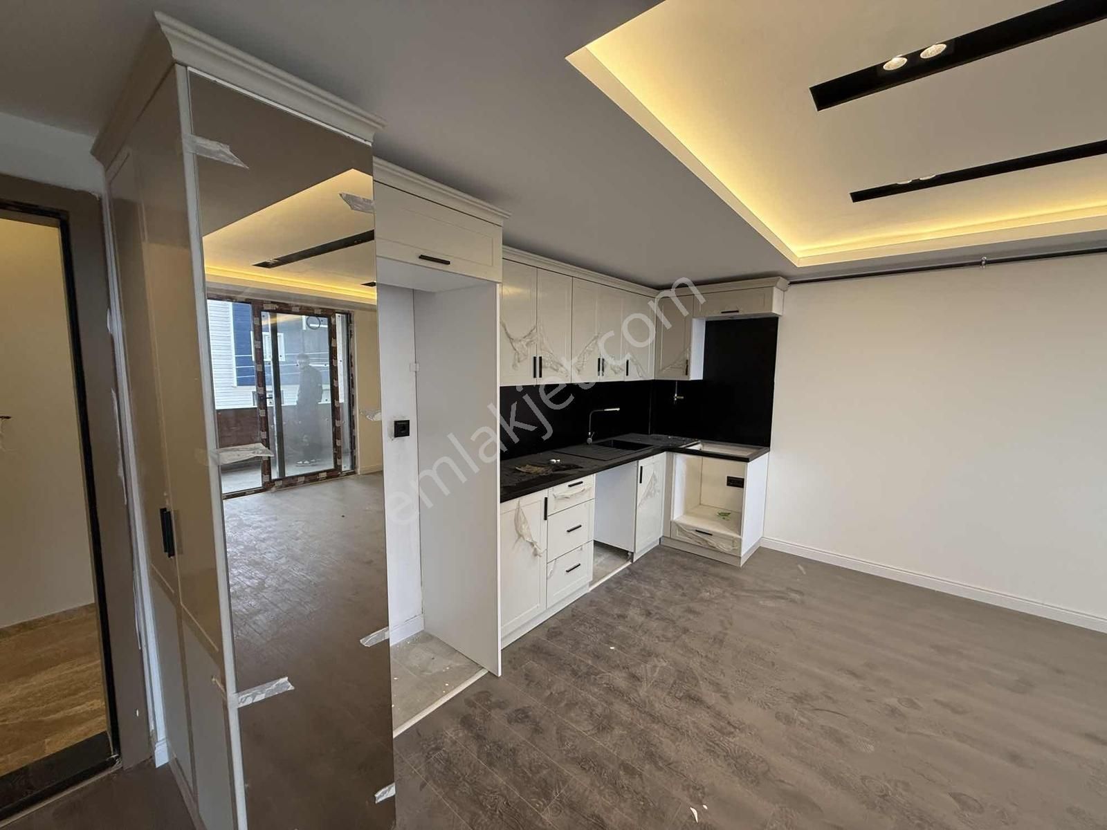 Deka Gayrimenkul'den Körfez Mah. Havuzlu Sitede Satılık 1+1 - Görsel 24