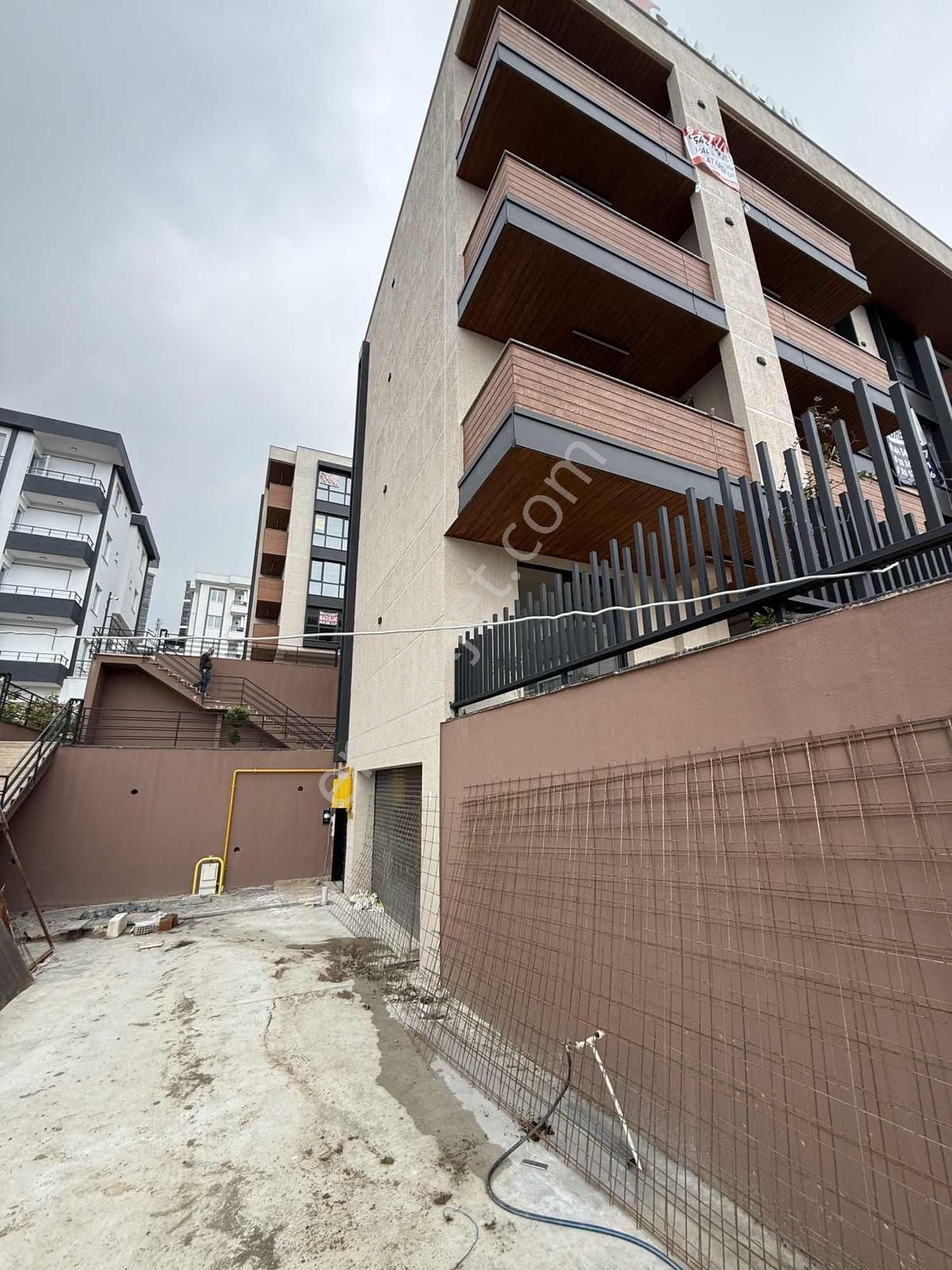 Deka Gayrimenkul'den Körfez Mah. Havuzlu Sitede Satılık 1+1 - Görsel 5