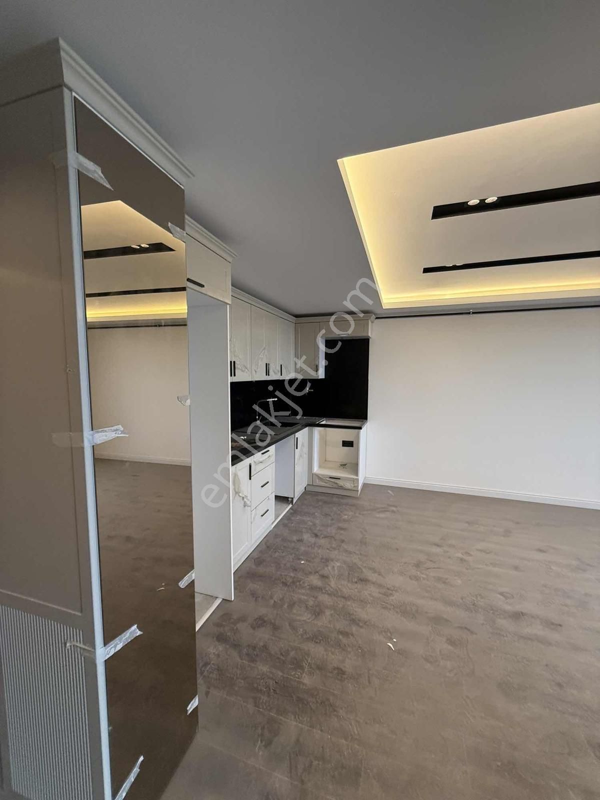 Deka Gayrimenkul'den Körfez Mah. Havuzlu Sitede Satılık 1+1 - Görsel 12