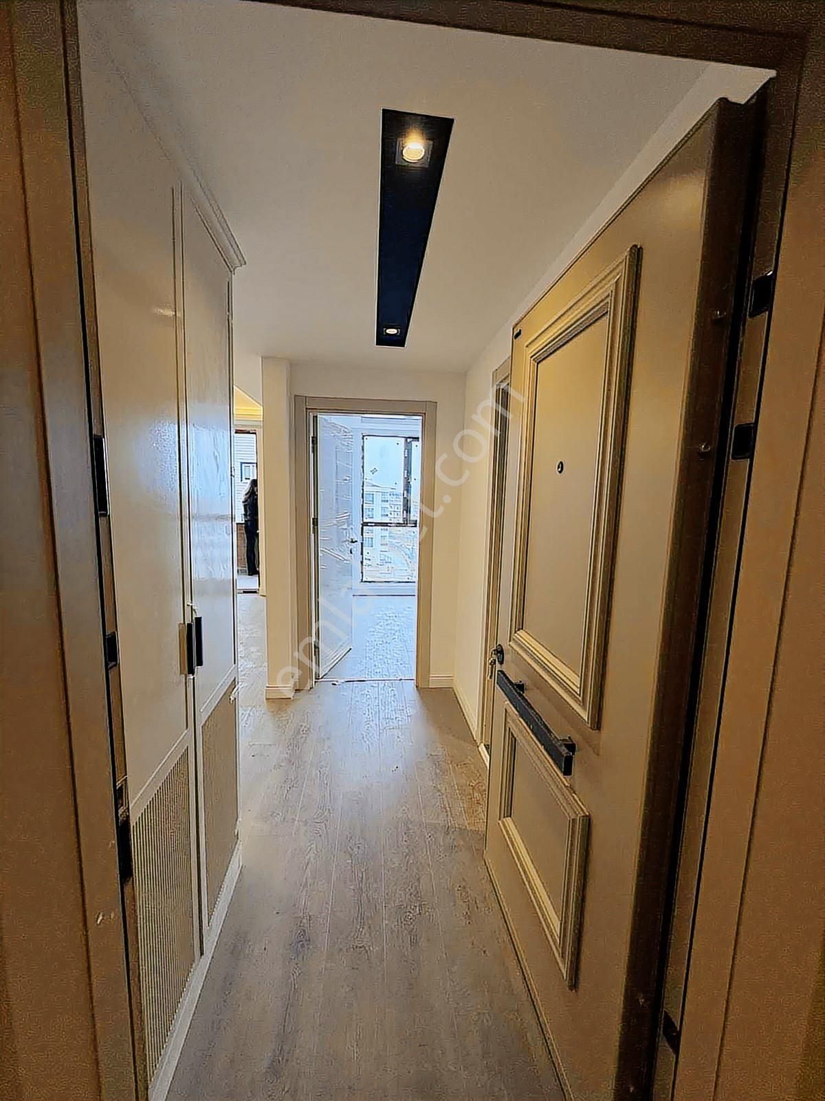 Deka Gayrimenkul'den Körfez Mah. Havuzlu Sitede Satılık 1+1 - Görsel 2