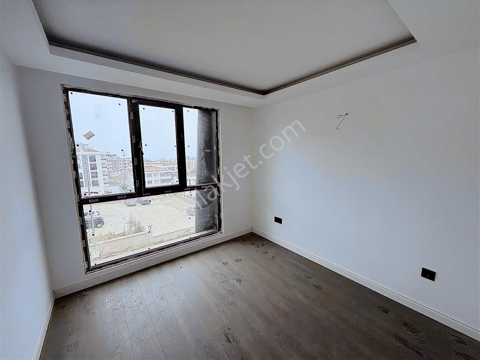 Deka Gayrimenkul'den Körfez Mah. Havuzlu Sitede Satılık 1+1 - Görsel 8