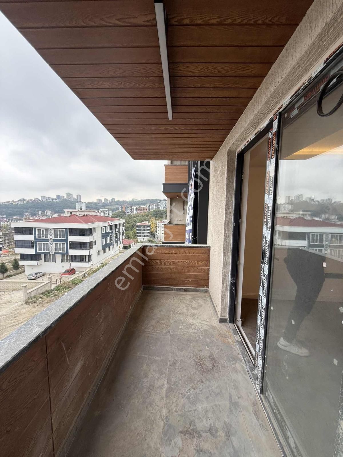 Deka Gayrimenkul'den Körfez Mah. Havuzlu Sitede Satılık 1+1 - Görsel 3