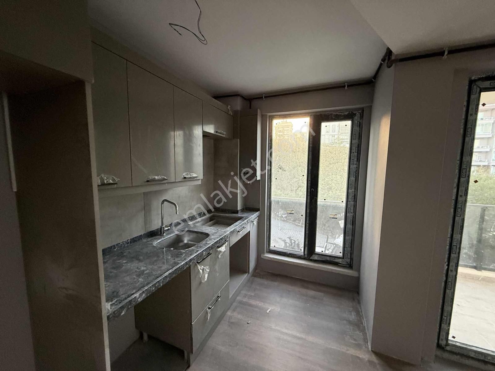 Deka Gayrimenkul'den Körfez Mah. Mükemmel Konumda Lüx 1+1 Daire - Görsel 15