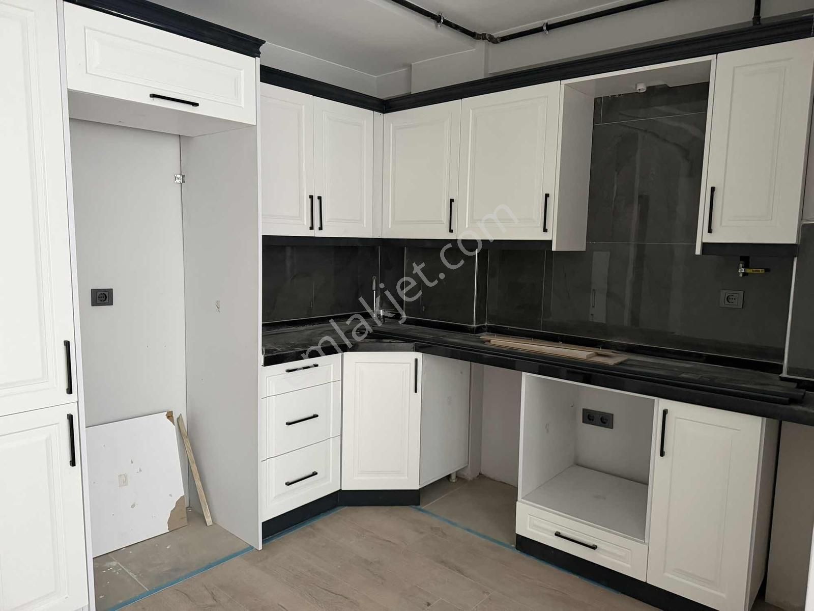 Deka Gayrimenkul'den Küçükkolpınar'da Acil Satılık 1+1 Daire - Görsel 3