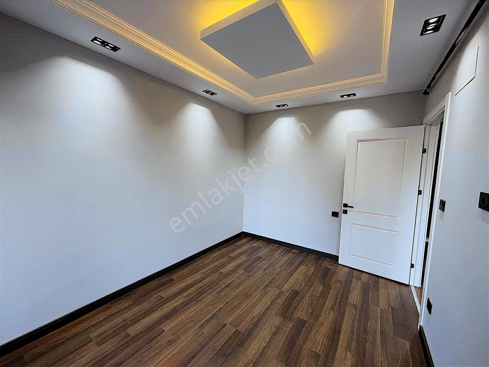 Deka Gayrimenkul'den Körfez Bulvara Cephe Lüx Satılık 1+1 Daire - Görsel 3