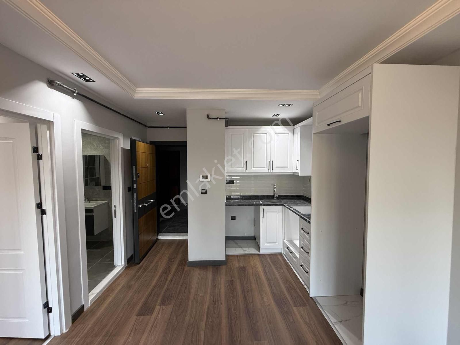 Deka Gayrimenkul'den Körfez Bulvara Cephe Lüx Satılık 1+1 Daire