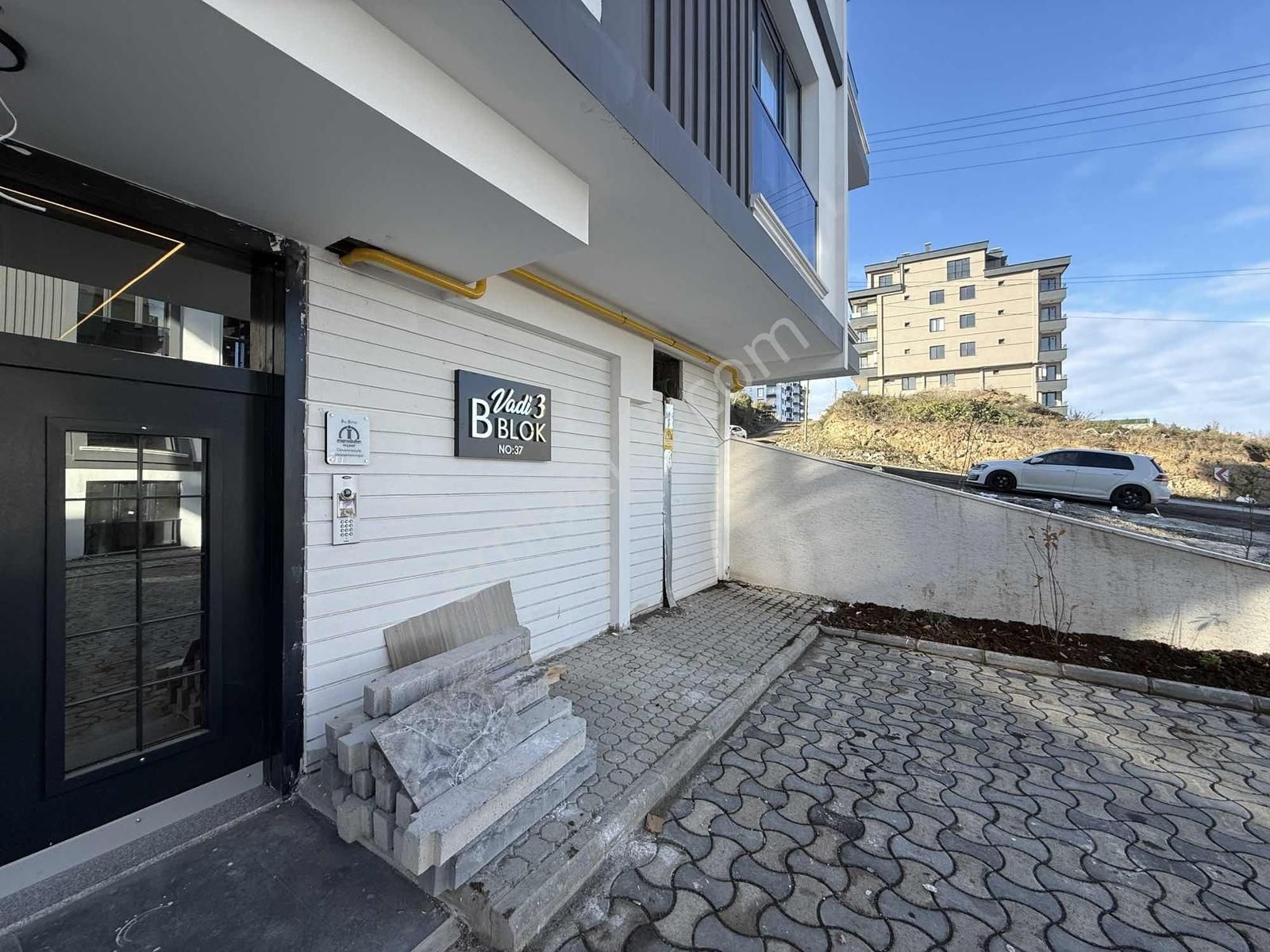 Deka Gayrimenkul'den Körfez Bulvara Cephe Lüx Satılık 1+1 Daire - Görsel 21