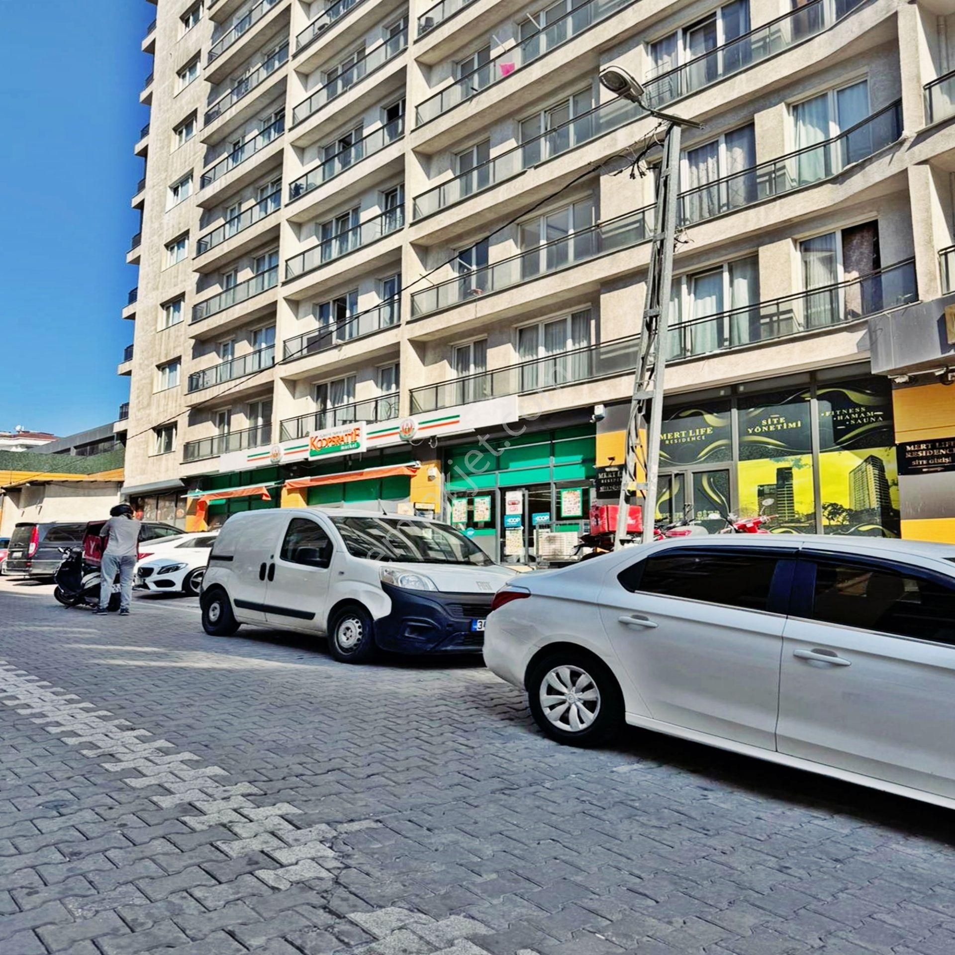 Site İçerisin'de Merkezi Konum'da Lüx Dekorlu 1+1 Satılık Daire - Görsel 19