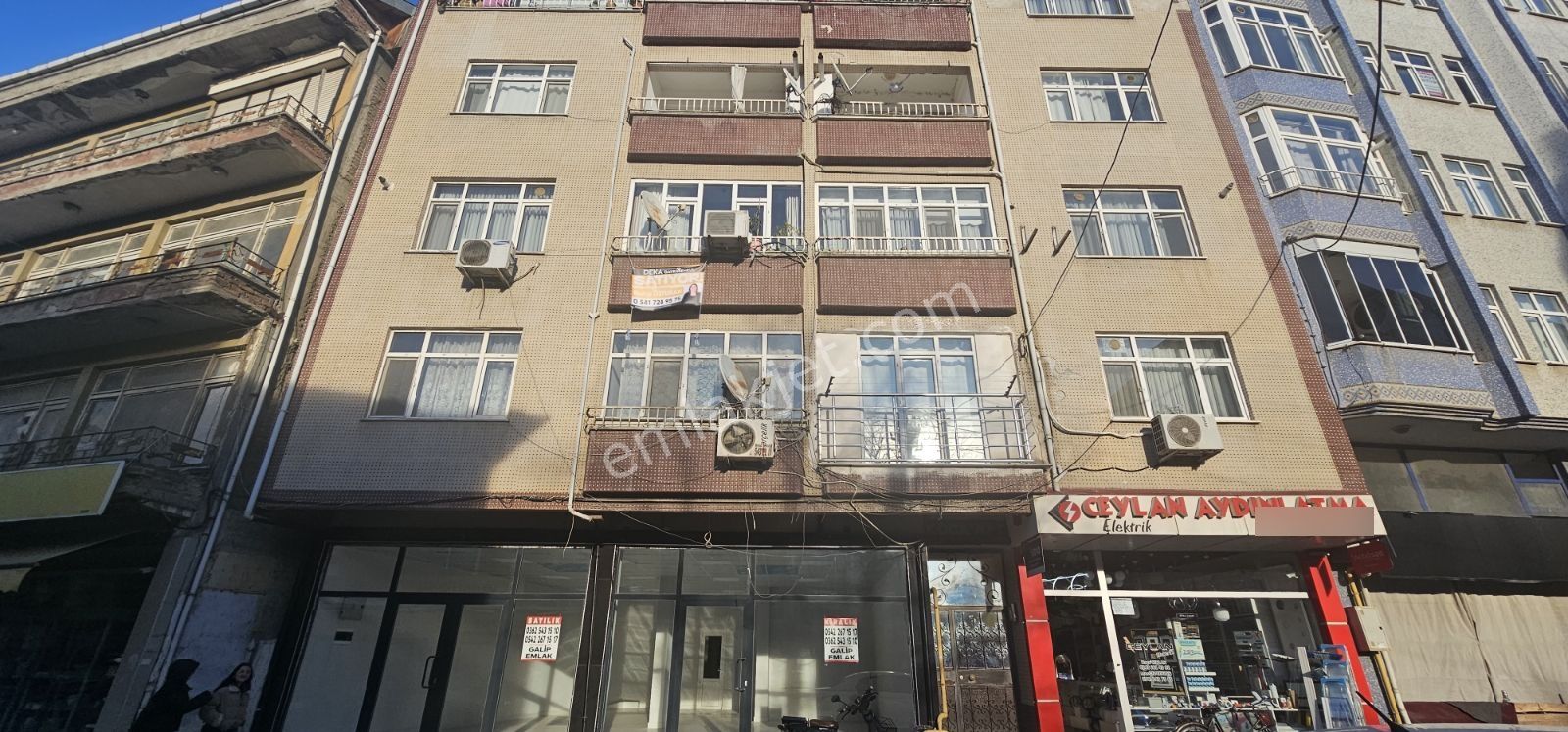 Deka Gayrimenkul'den Bafra'da Caddeye Cephe Satılık 3+1 Daire