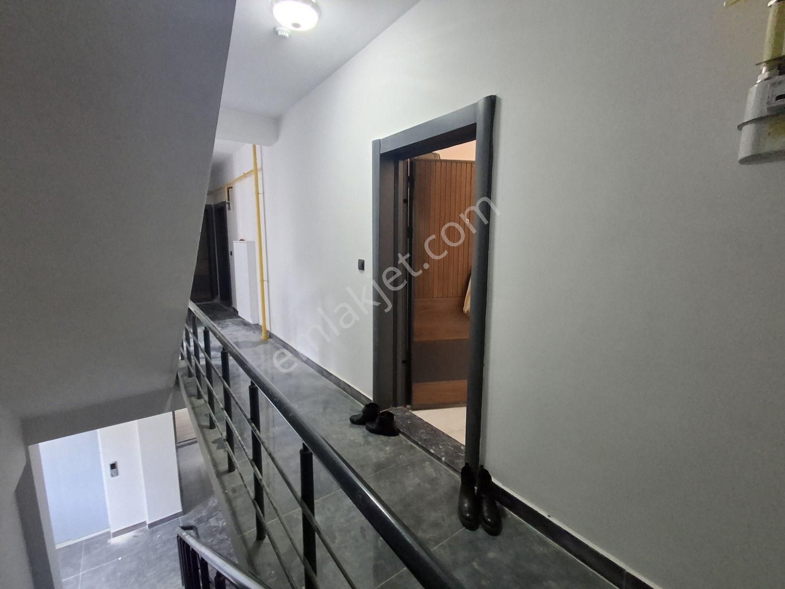 Deka Gayrimenkul'den Körfez'de Eşyalı Cam Balkonlu Kombili 1+1 - Görsel 12