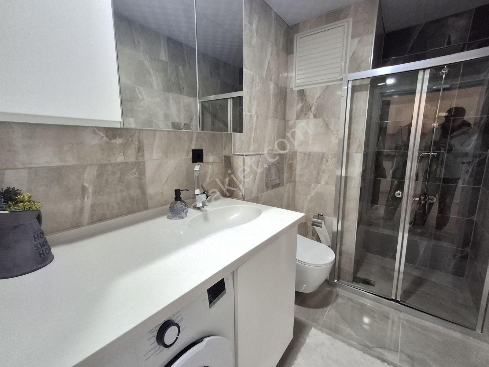 Deka Gayrimenkul'den Körfez'de Eşyalı Cam Balkonlu Kombili 1+1 - Görsel 3