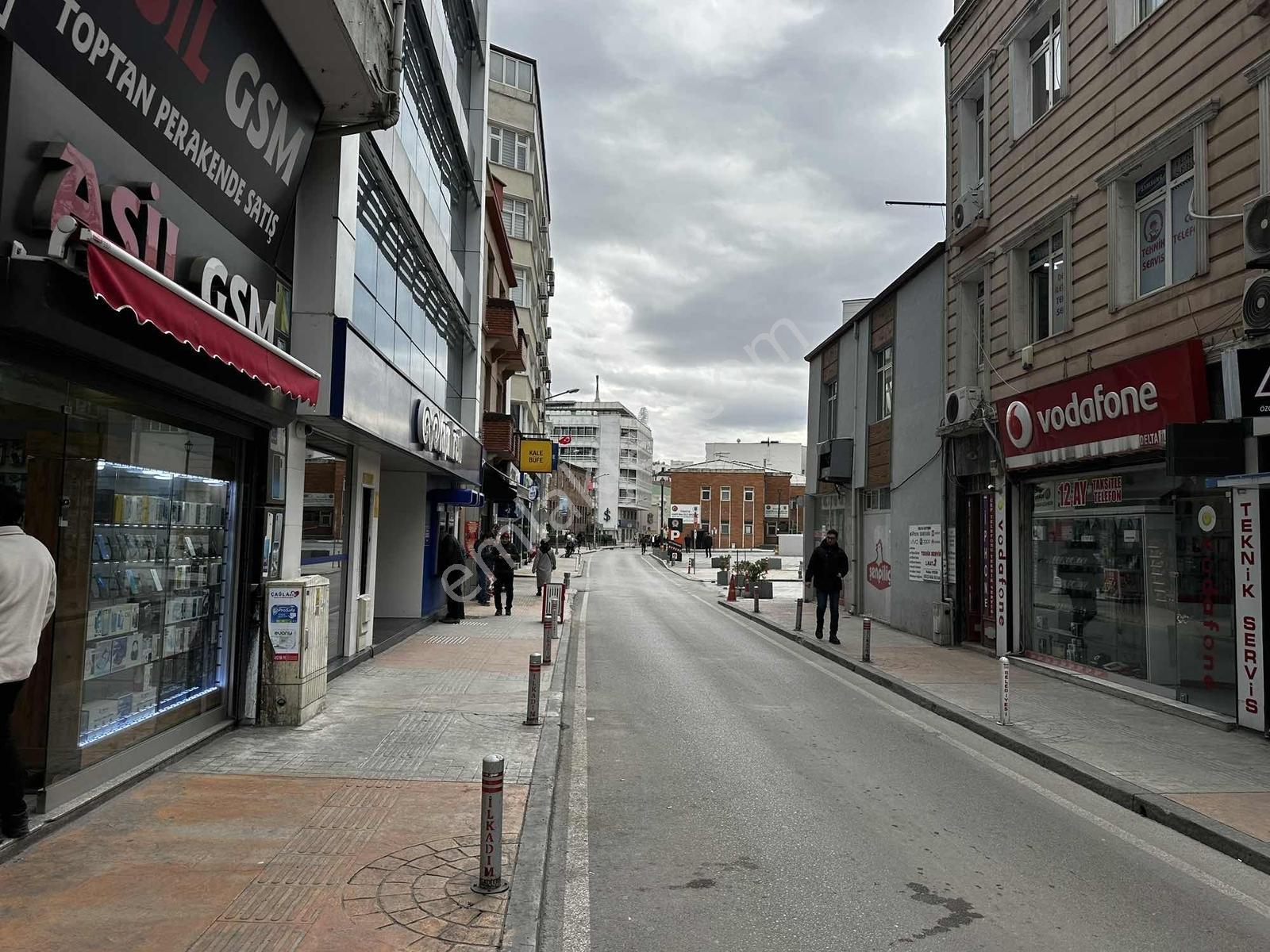 Deka Gayrimenkul'den İlkadım Merkezi Konumda Kiralık 4+1 Ofis - Görsel 2
