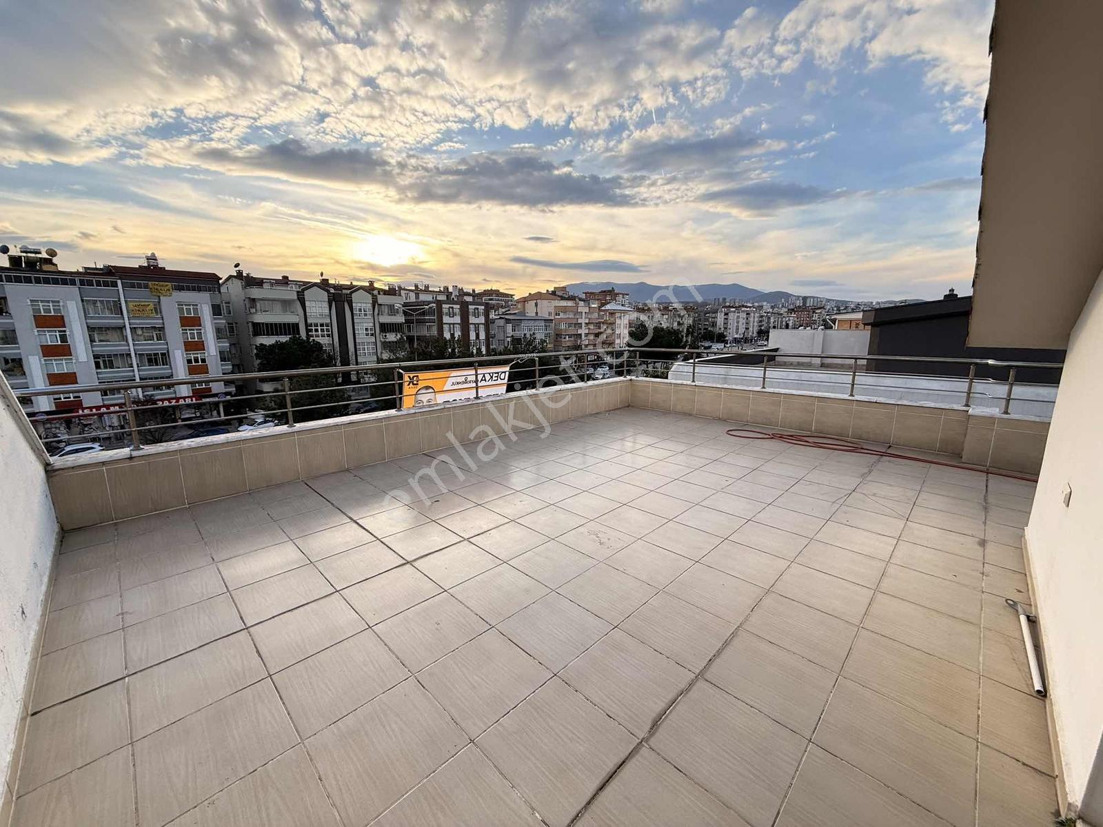 Deka Gayrimenkul'den Sahilde Teraslı 120 M2 Eşyalı 1+1 Daire - Görsel 12