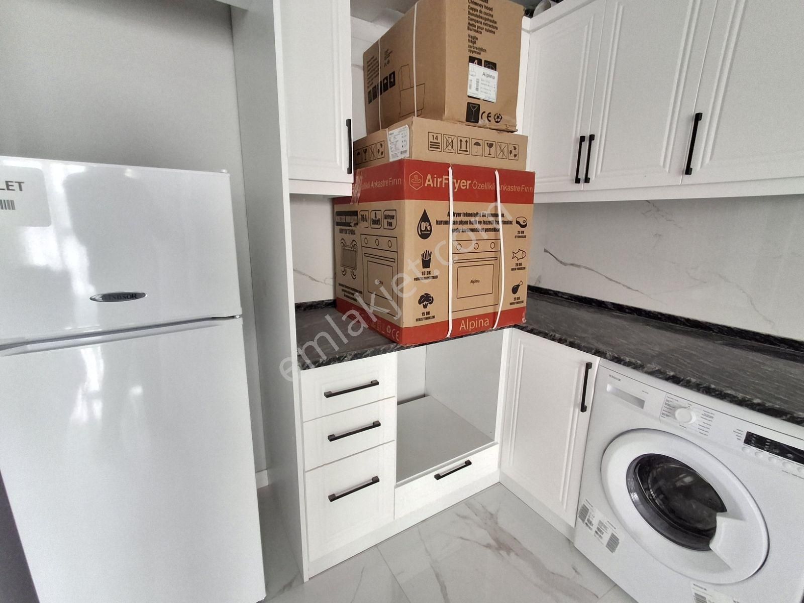 Deka Gayrimenkul'den Tramvayın Altında Cam Balkon Kombili 1+1 - Görsel 3