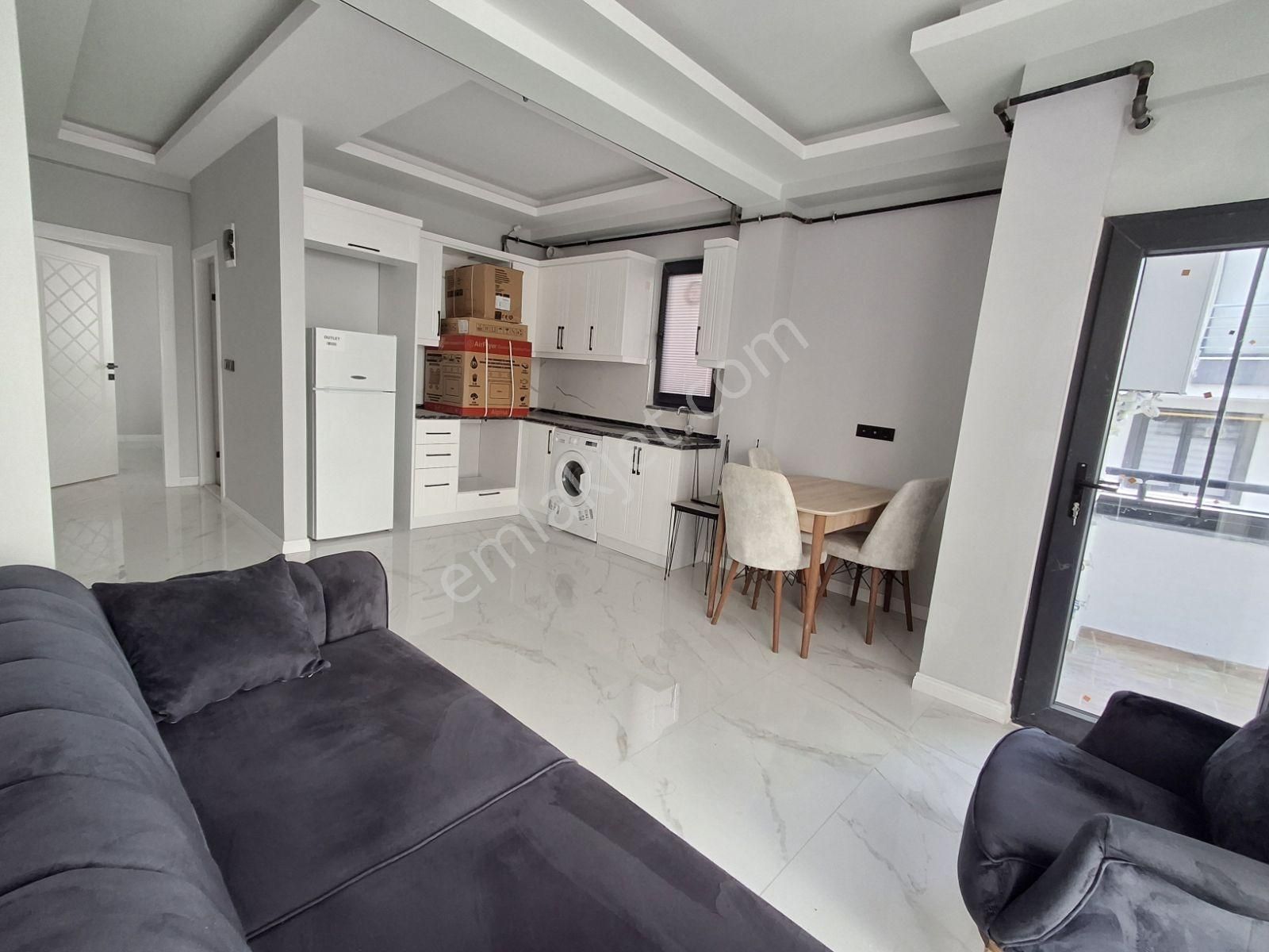 Deka Gayrimenkul'den Tramvayın Altında Cam Balkon Kombili 1+1