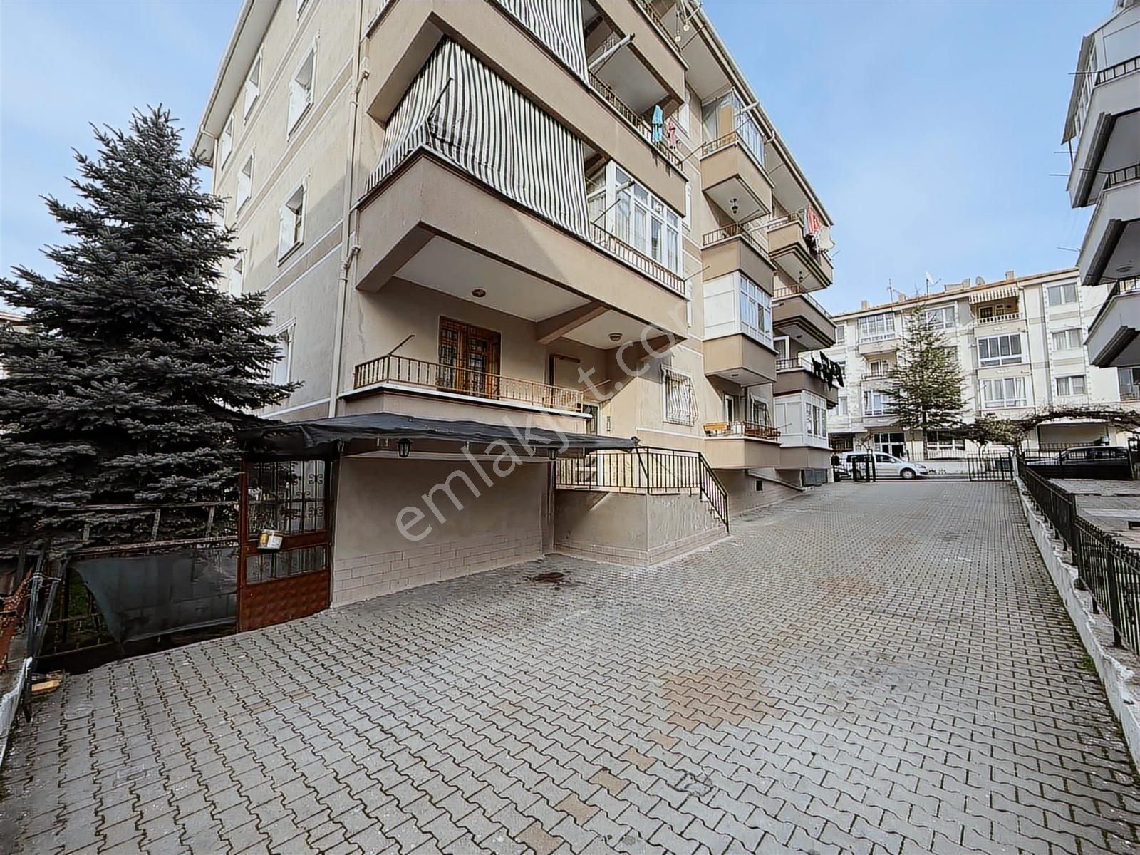 Bakımlı Ara Katta Satılık Boş 3+1 Daire - Görsel 4