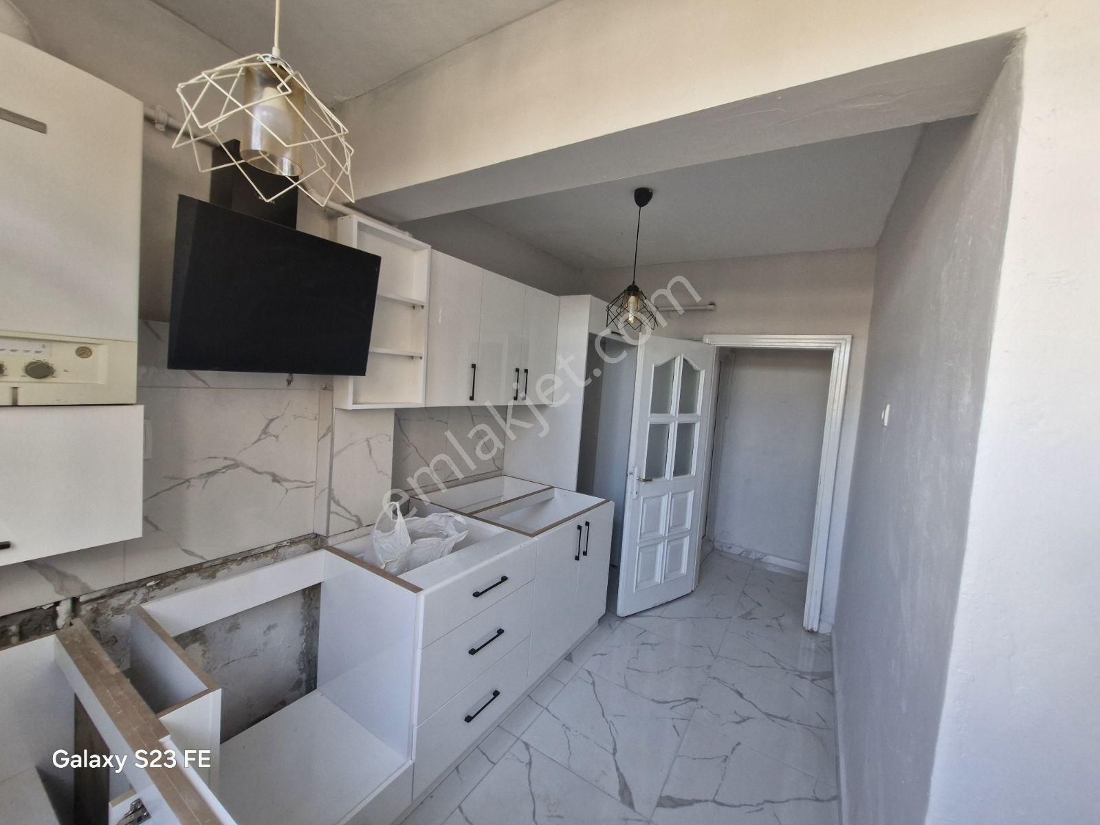 Yeniköyde Kiralık 1+1 Bahçe Katı Bahçe Kullanımlı - Görsel 2